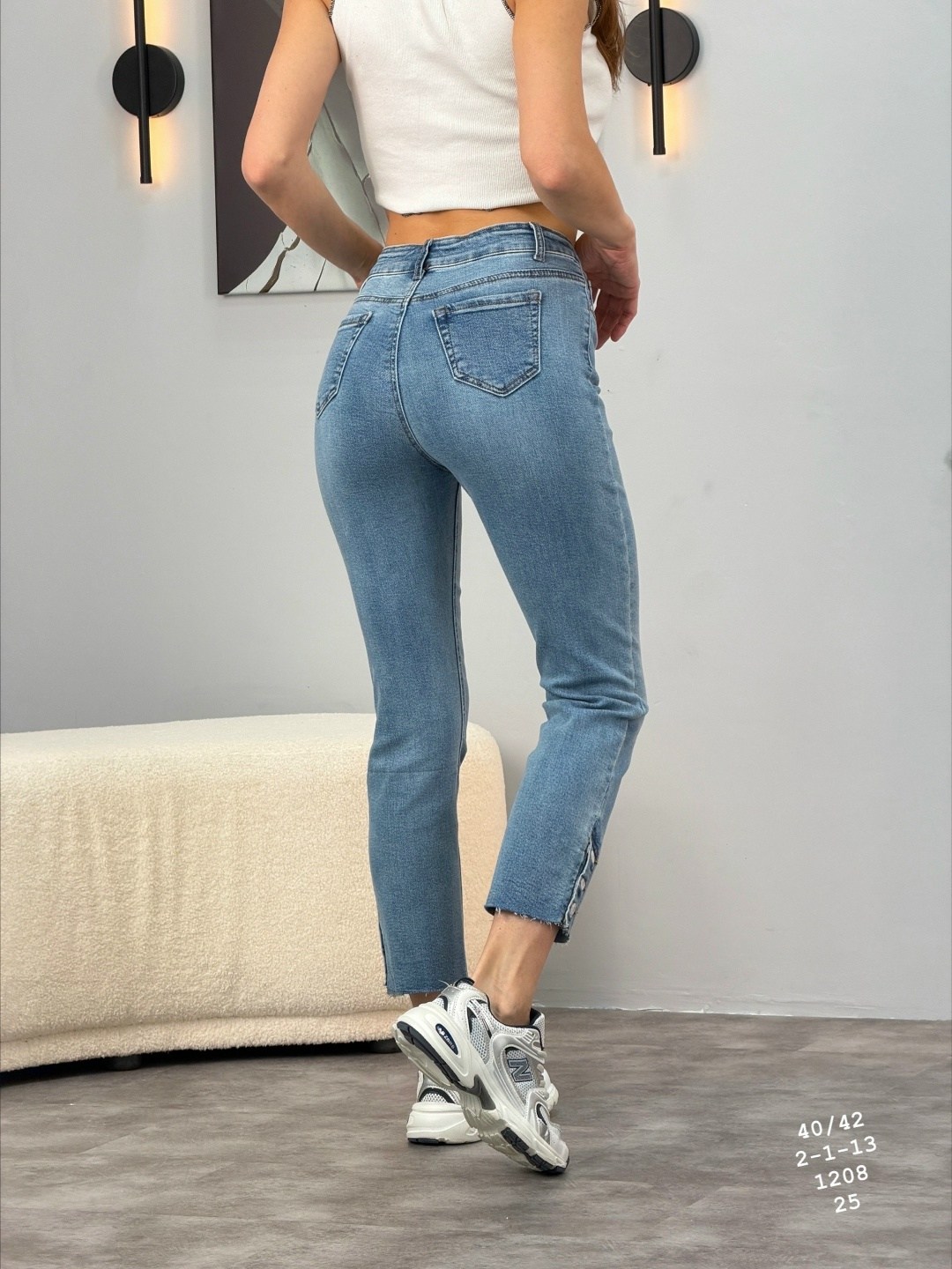 женские джинсы,джинсы модные,джинсы мом,стильные джинсы,голубые джинсы