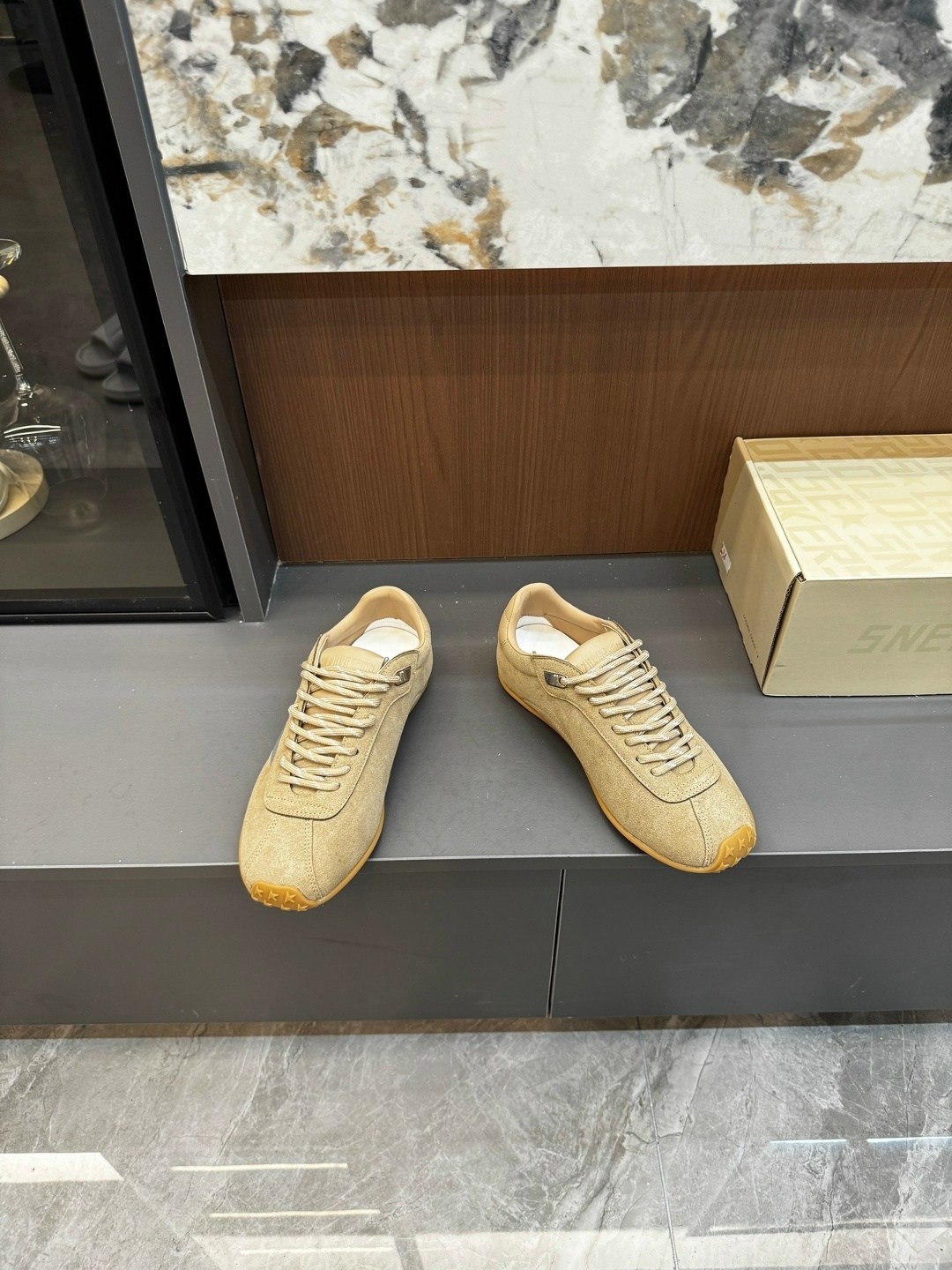 замшевые кроссовки,,спортивная ,женские кроссовки,кроссовки golden goose