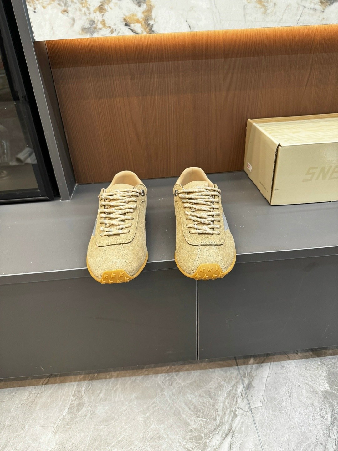 замшевые кроссовки,,спортивная ,женские кроссовки,кроссовки golden goose