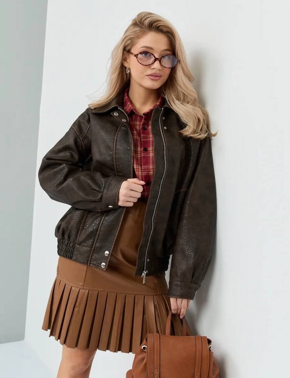 кожаные куртки,женские кожаные куртки,куртка женская бомбер,коричневая кожаная куртка,куртка замшевая бомбер оверсайз на осень