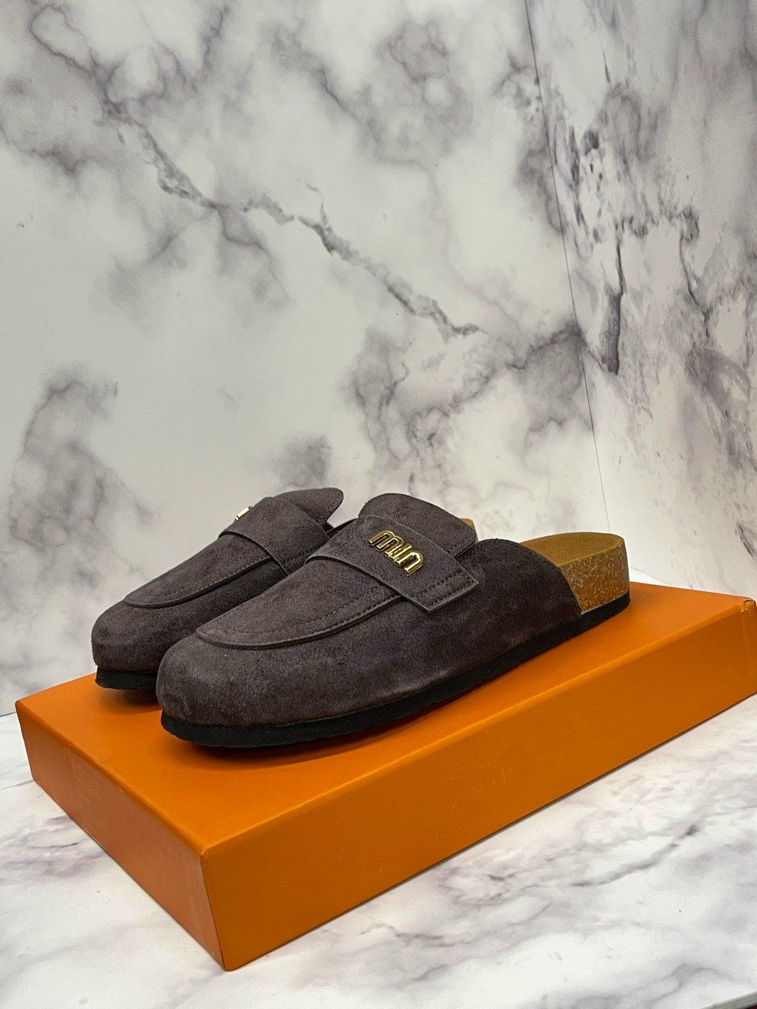 ,замшевые шлепанцы hermes,мюли сабо,мюли замшевые,мюли miu miu