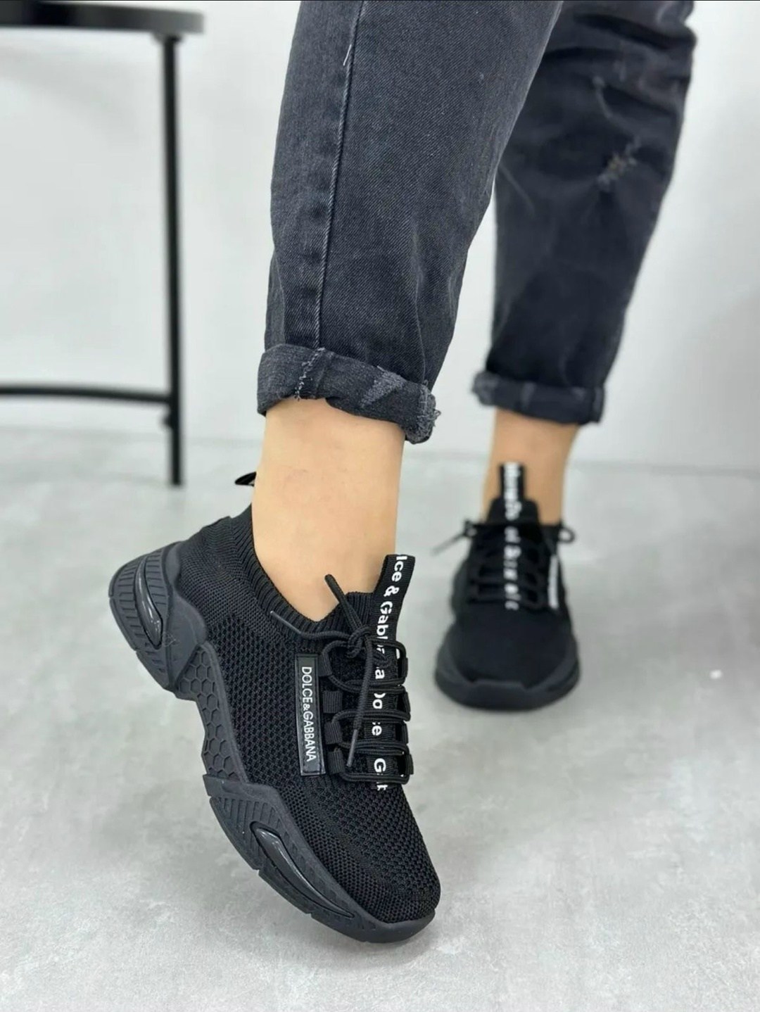 ,черные кроссовки,кроссовки cпортивные,кроссовки женскиe,кроссовки спортивные изики