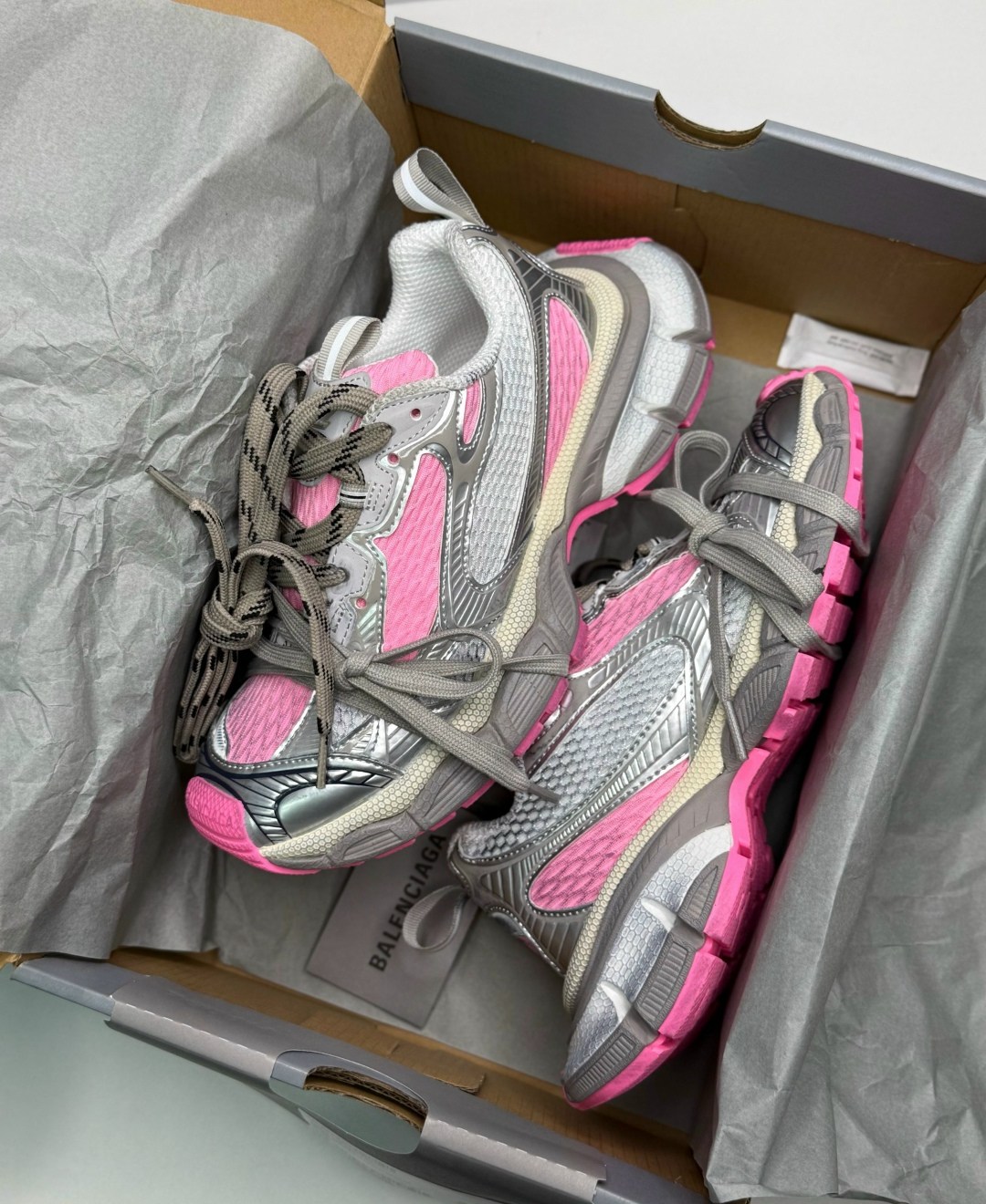 серо-розовые женские кроссовки 3xl balenciaga,кроссовки balenciaga 3xl chunky розовый серый,кроссовки 3xl balenciaga серый/розовый/белый,женские кроссовки balenciaga 3xl серебристые с розовым,кроссовк