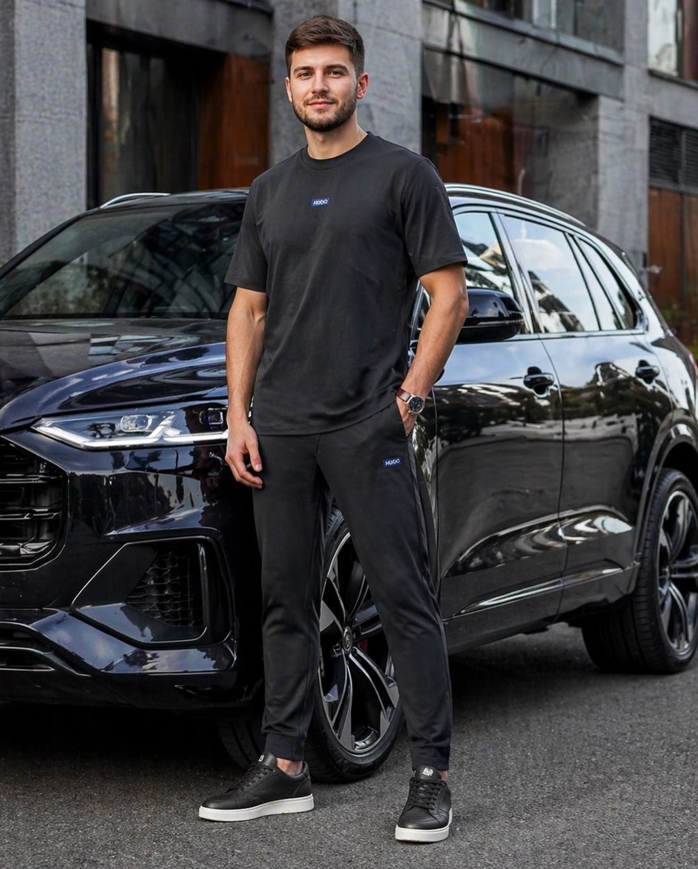 мужчина в черной футболке,футболки мужские,спортивные костюмы мужские,мужская мода,брутальные мужчины