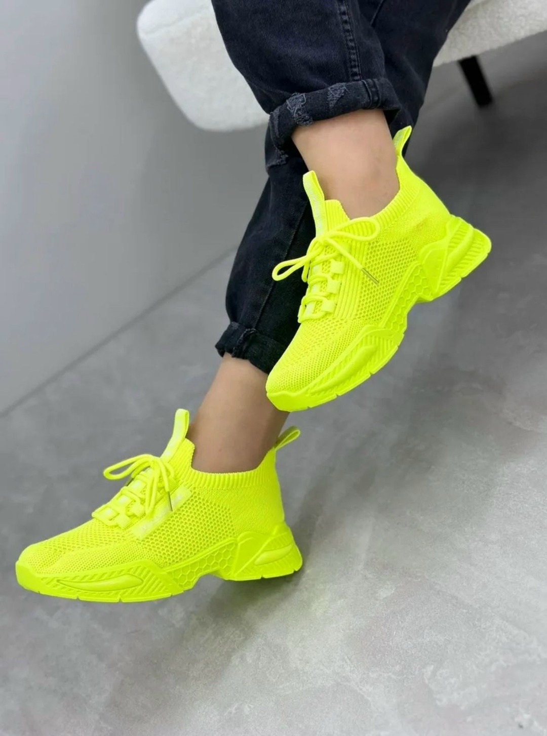 ,черные кроссовки,кроссовки cпортивные,кроссовки женскиe,кроссовки спортивные изики