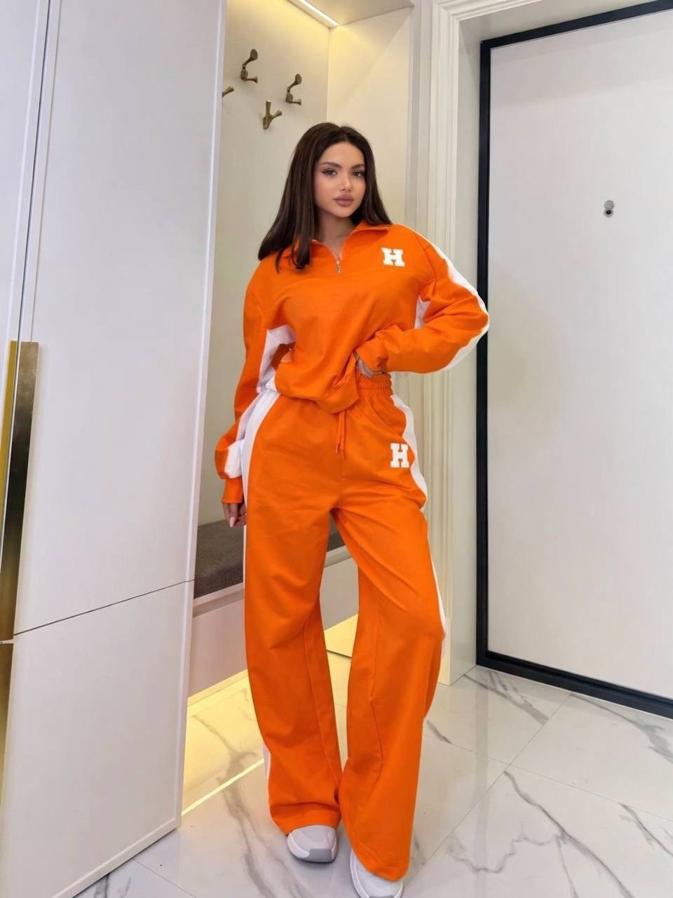 оранжевые спортивные костюмы,оранжевый костюм,оранжевый костюм женский,женский спортивный костюм,спортивные костюмы