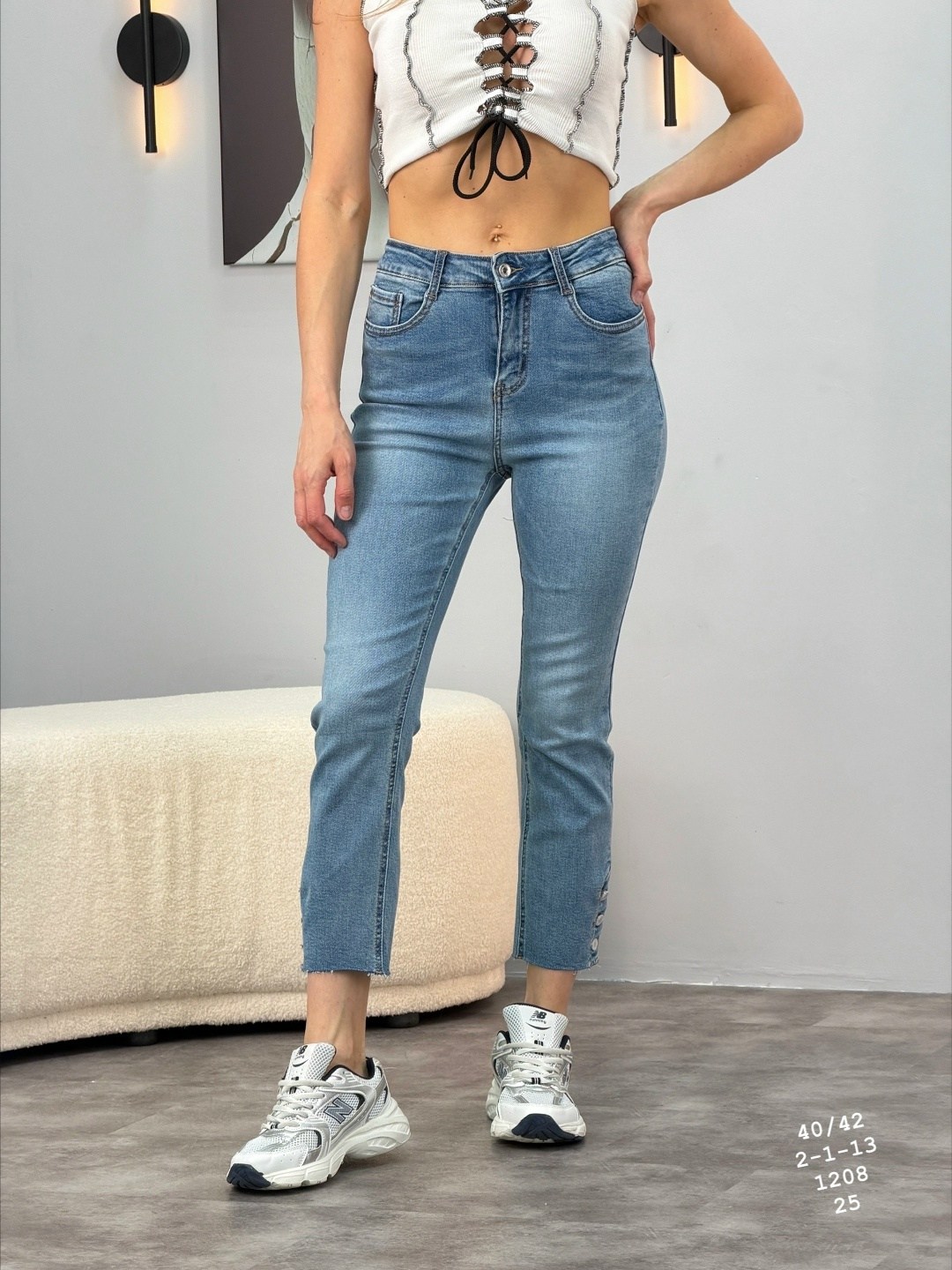 женские джинсы,джинсы модные,джинсы мом,стильные джинсы,голубые джинсы