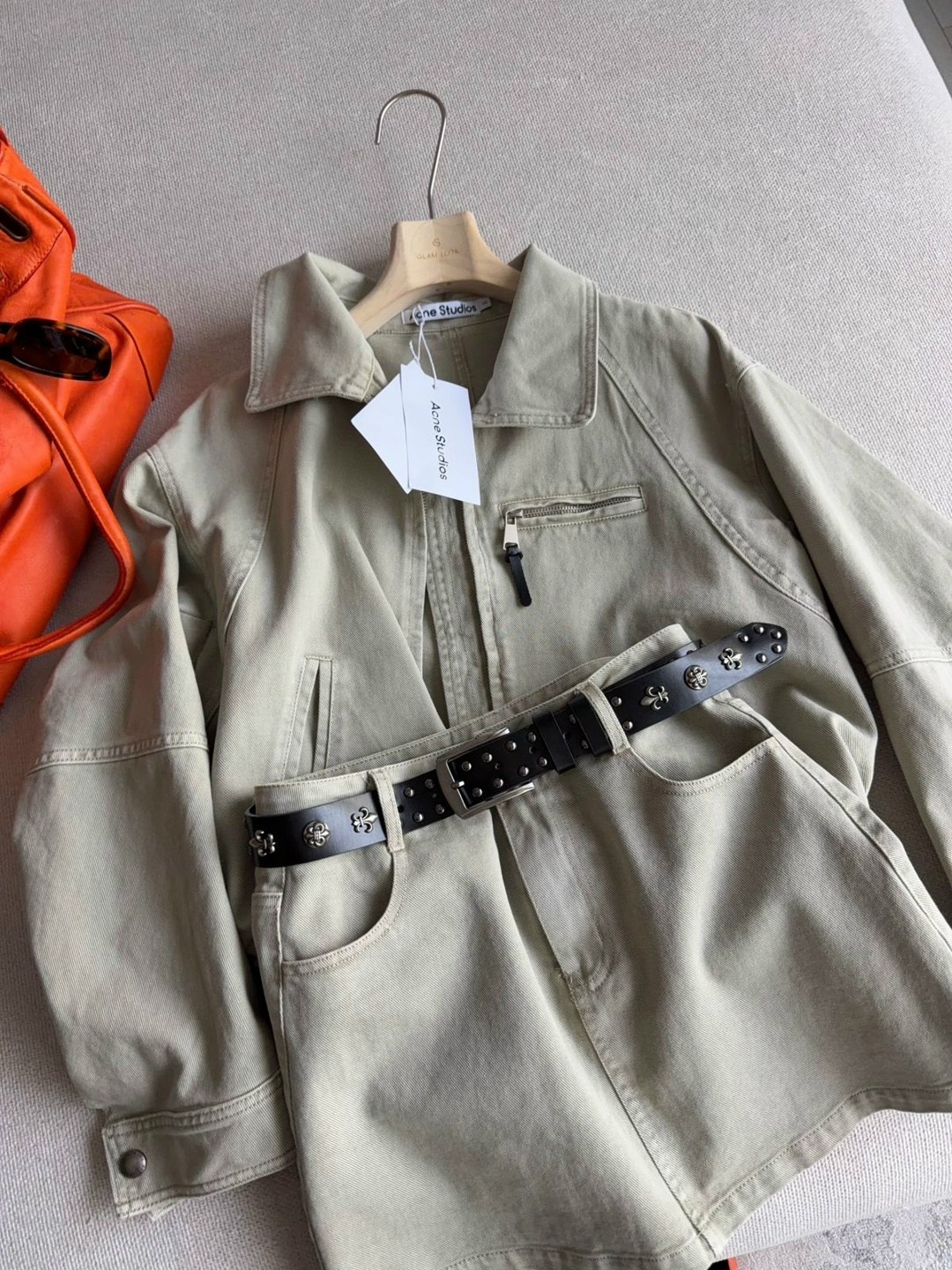 джинсовая куртка,куртка модная,женская джинсовая куртка,куртка,короткая куртка с карманами