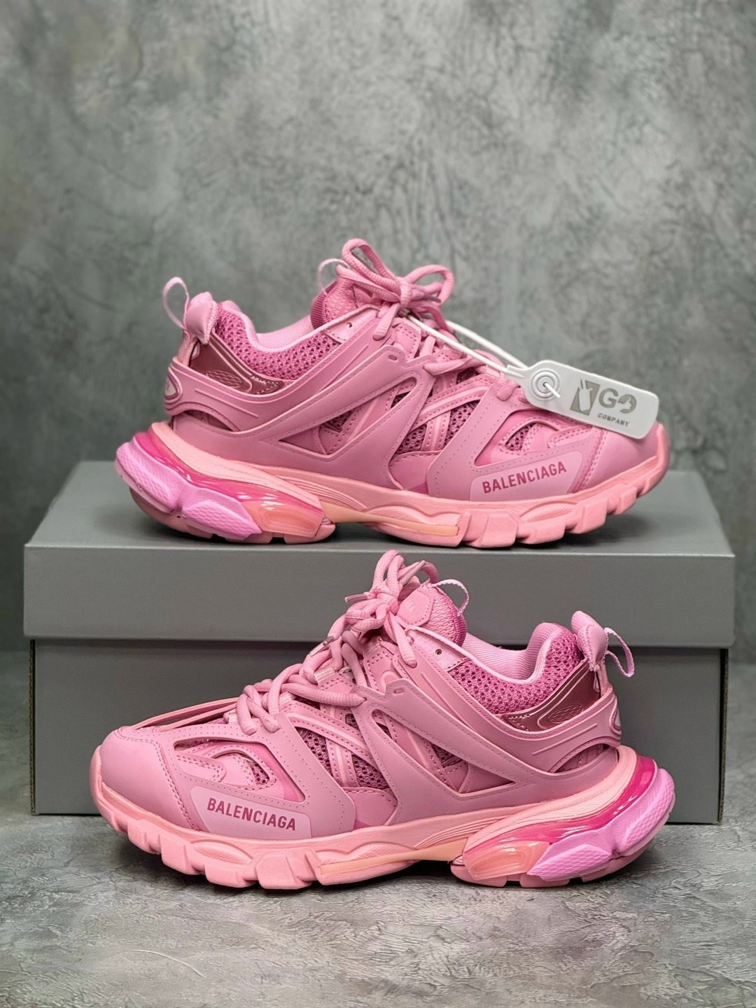 баленсиага кроссовки трек розовые,кроссовки женские balenciaga,balenciaga track pink,кроссовки баленсиага трек женские,женские кроссовки balenciaga track trainer pink