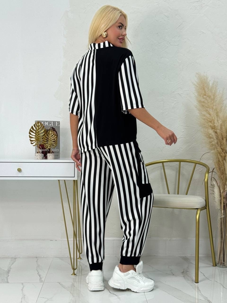 костюм двойка женская,модные костюмы,брючные костюмы женские,костюм женский брючный белый в черную полоску,костюм в полоску женский брючный