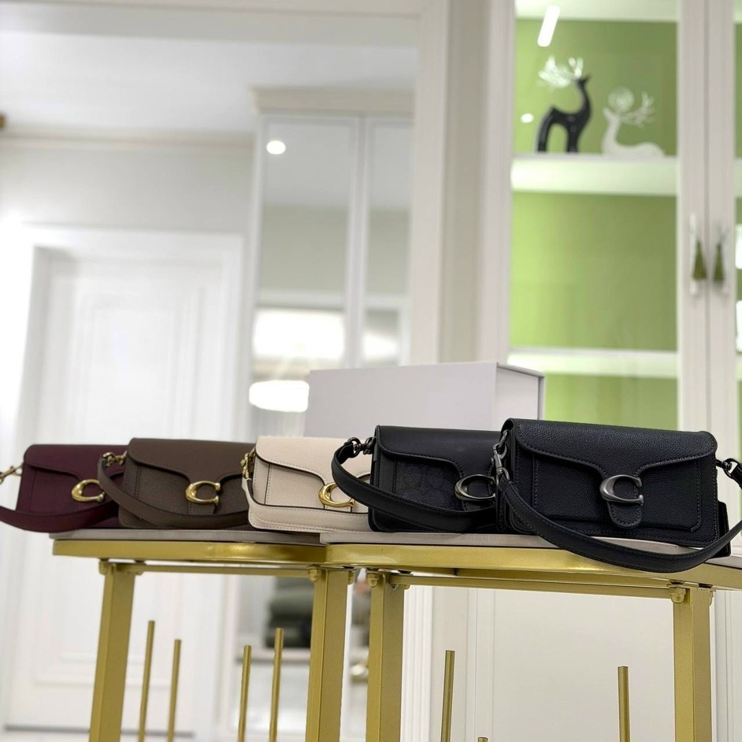 кожаная сумка через плечо с логотипом coach коричневый,сумки женская,сумка coach,сумка,сумка coach tabby 26