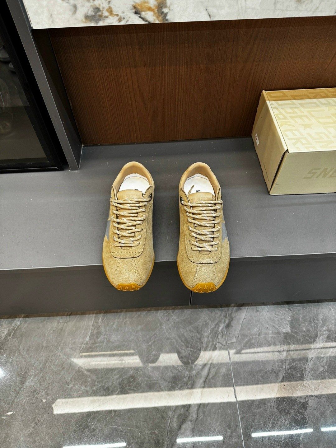 замшевые кроссовки,,спортивная ,женские кроссовки,кроссовки golden goose