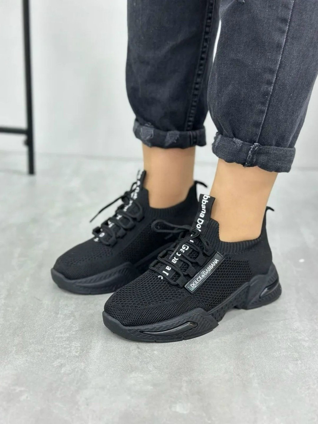 ,черные кроссовки,кроссовки cпортивные,кроссовки женскиe,кроссовки спортивные изики