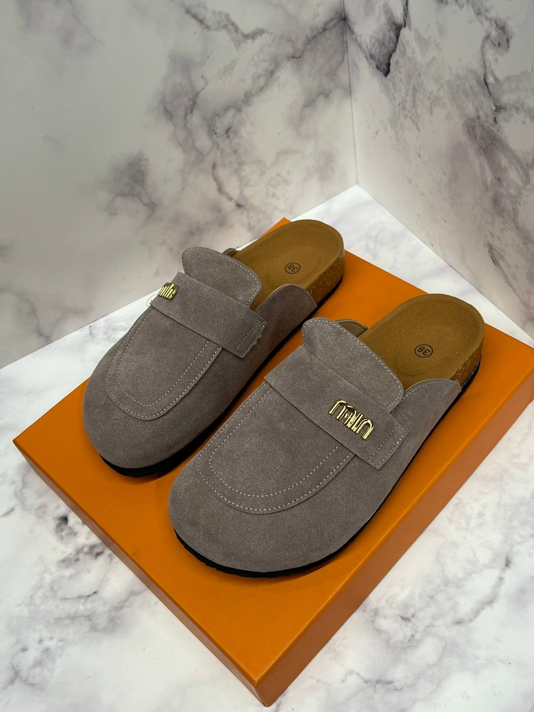 ,замшевые шлепанцы hermes,мюли сабо,мюли замшевые,мюли miu miu