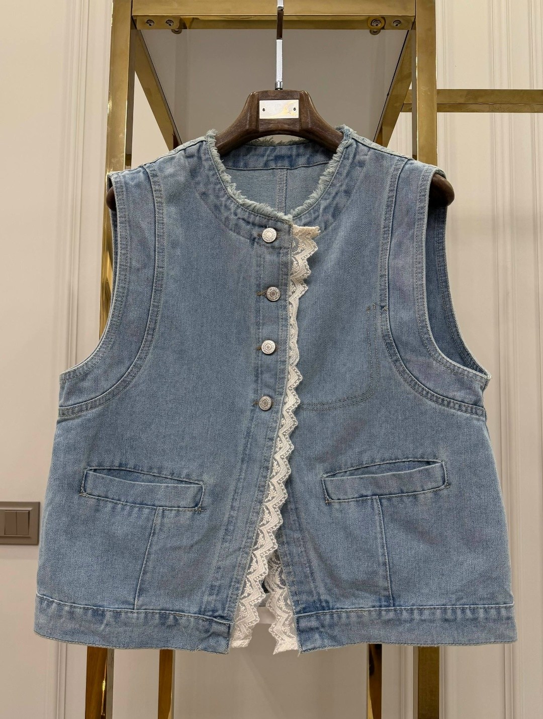 джинсовая жилетка,джинсовый жилет женский,джинсовый жилет,жилет из старых джинсов своими руками для женщины,джинсовая жилетка с карманами