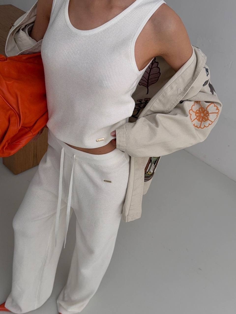 трикотажные брюки,брюки модные,брюки комплект,белые брюки