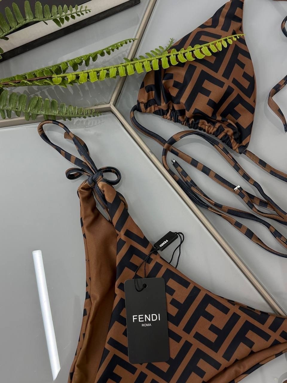 девушка,красивая брюнетка,красива девушка,модель с,купальник