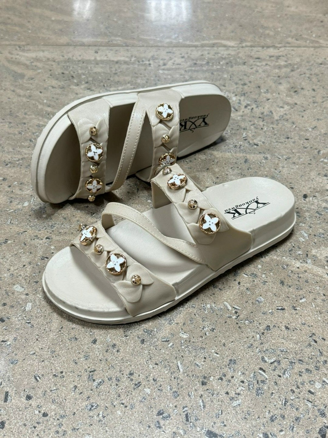 ,женские шлепанцы,модные шлепанцы,шлепки женские,женская