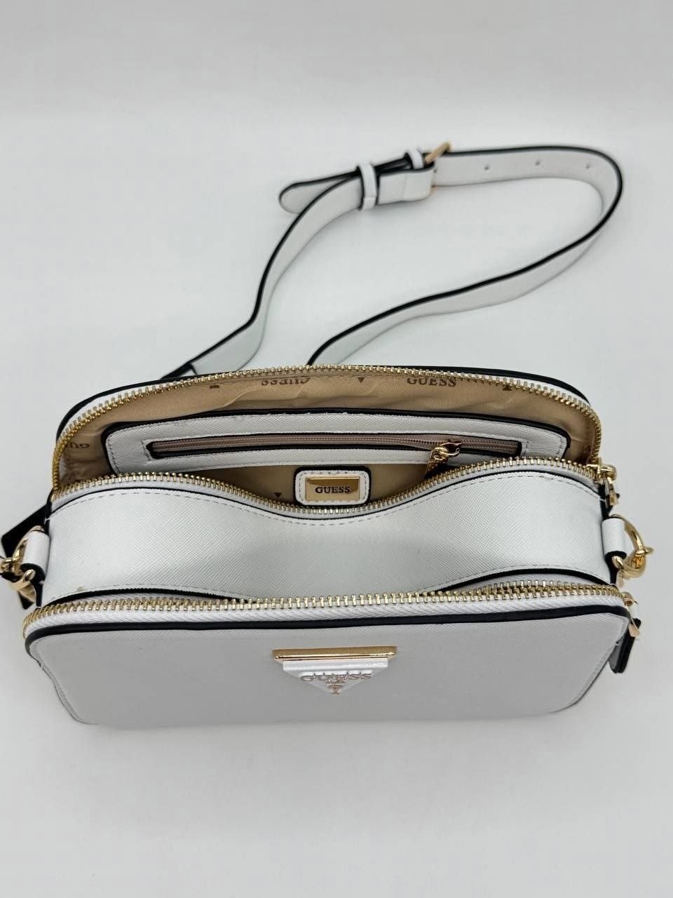 сумка белая guess,guess сумка на плечо,сумка guess,сумка через плечо guess,сумка кросс-боди guess