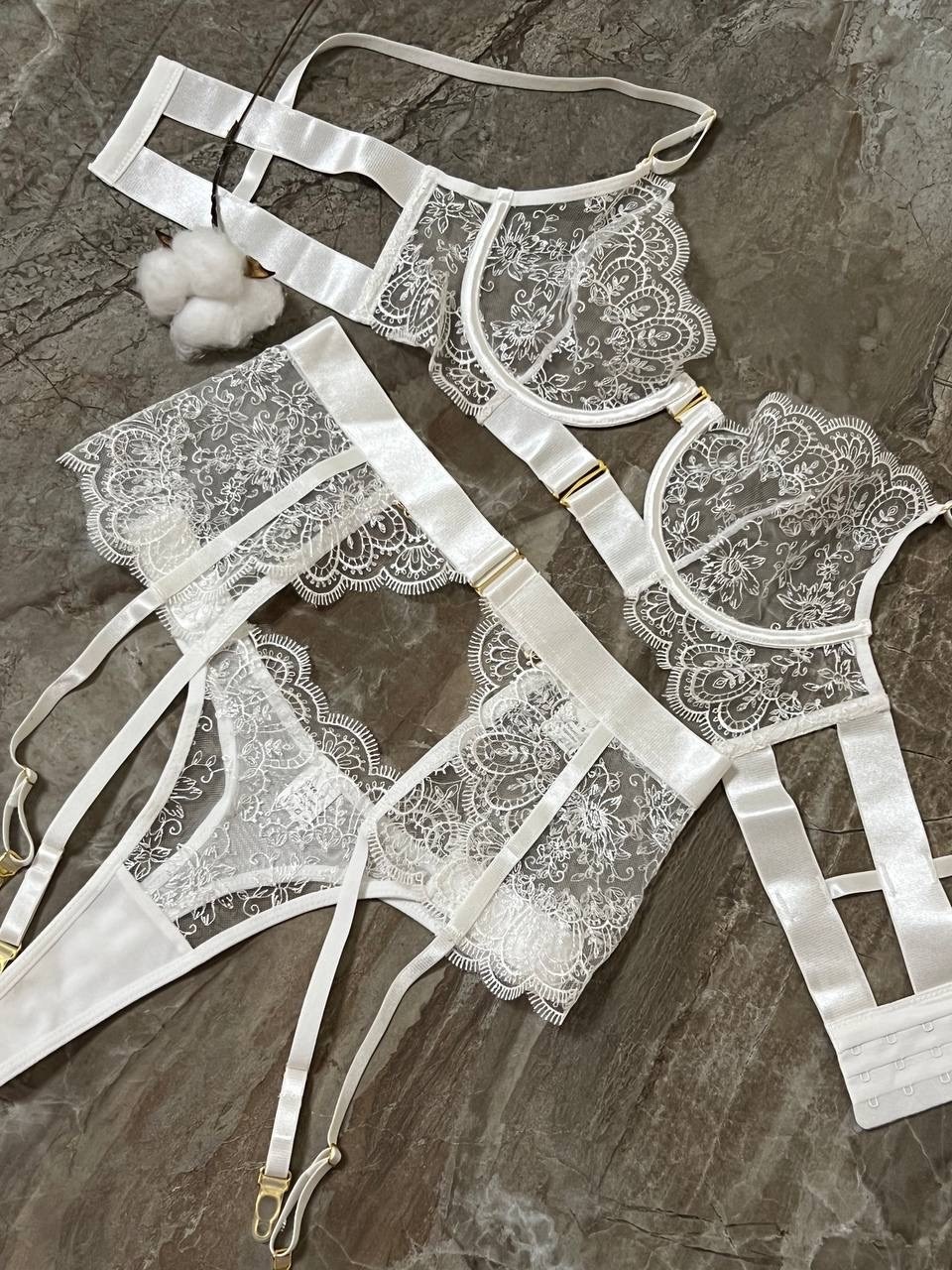 комплект нижнего белья,красный комплект белья,комплект белья,женские комплекты белья,комплекты нижнего белья женские