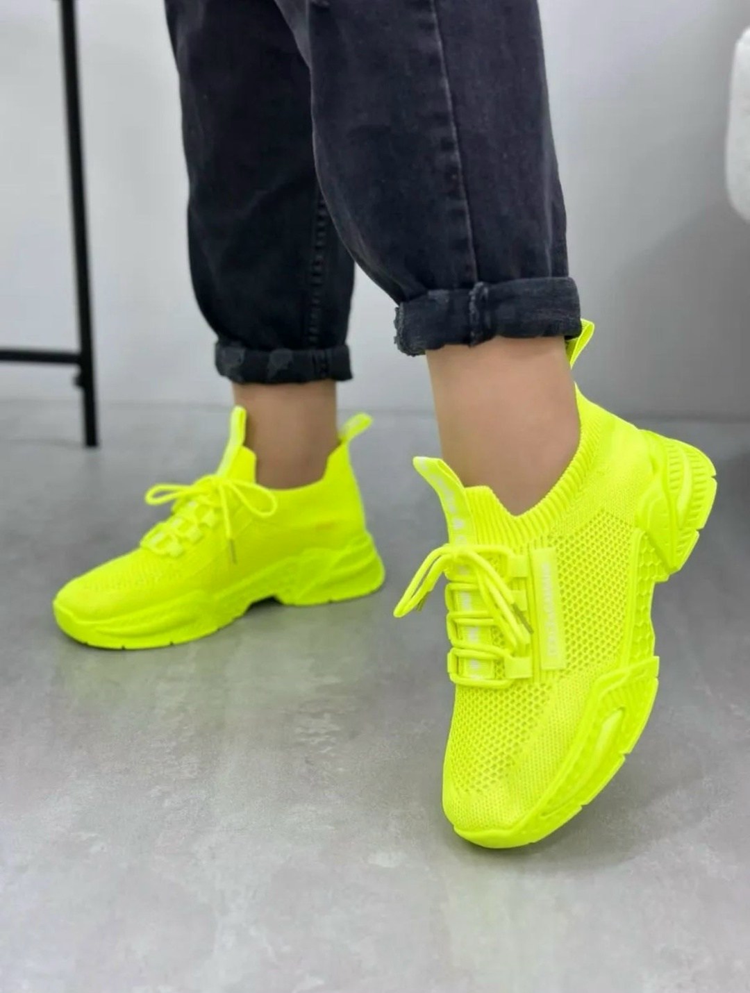 ,черные кроссовки,кроссовки cпортивные,кроссовки женскиe,кроссовки спортивные изики