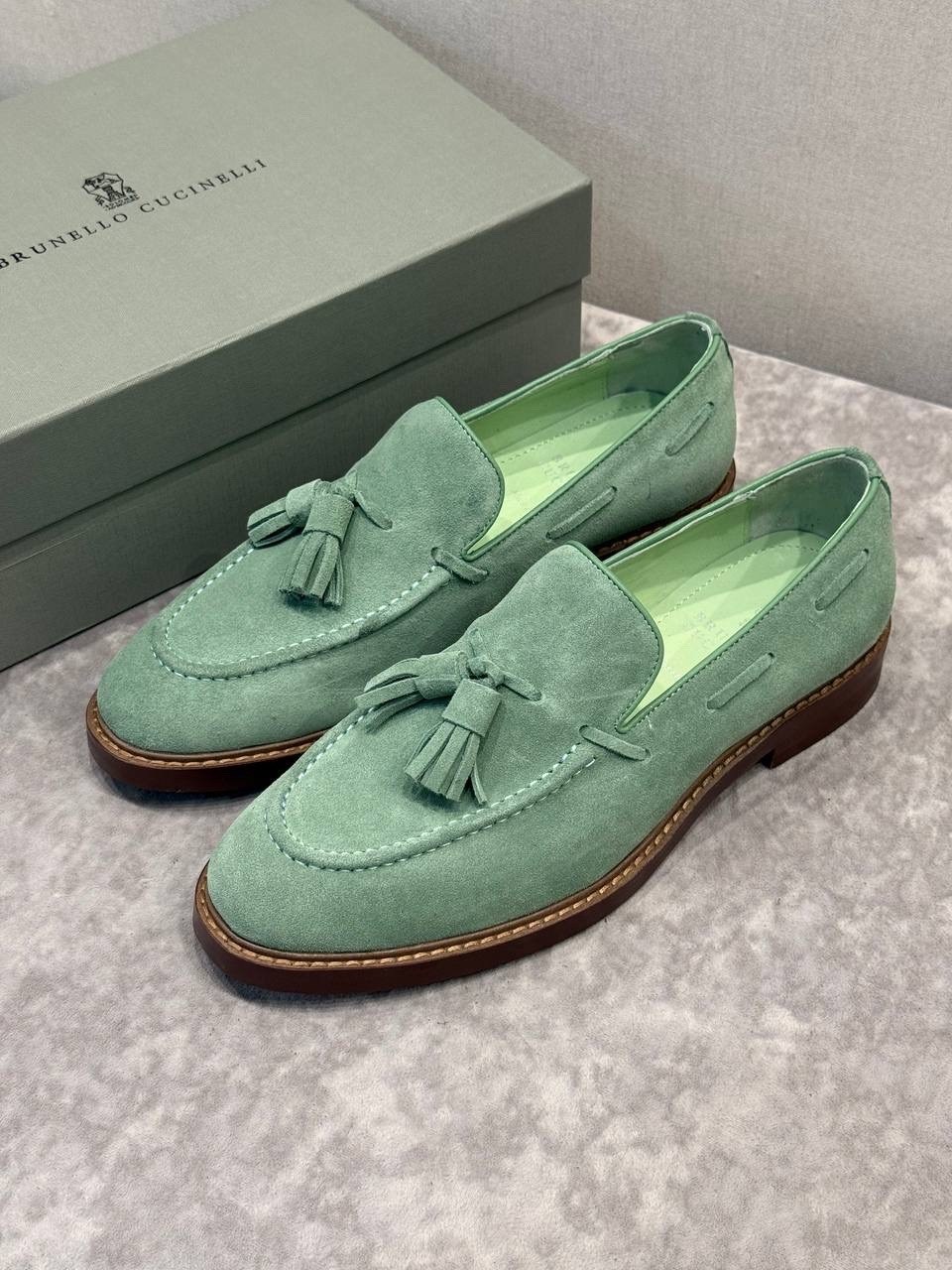 замшевые лоферы с кисточками brunello cucinelli,замшевые лоферы brunello cucinelli,,мужские замшевые лоферы,замшевые лоферы тёмно синие мужские