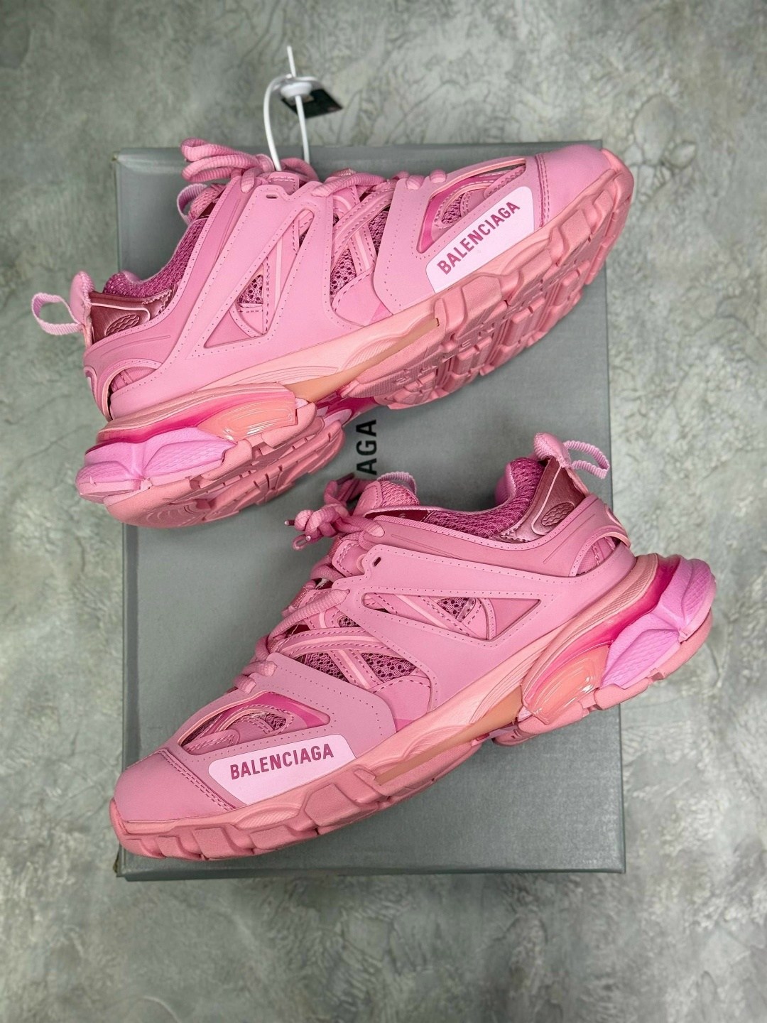 баленсиага кроссовки трек розовые,кроссовки женские balenciaga,balenciaga track pink,кроссовки баленсиага трек женские,женские кроссовки balenciaga track trainer pink
