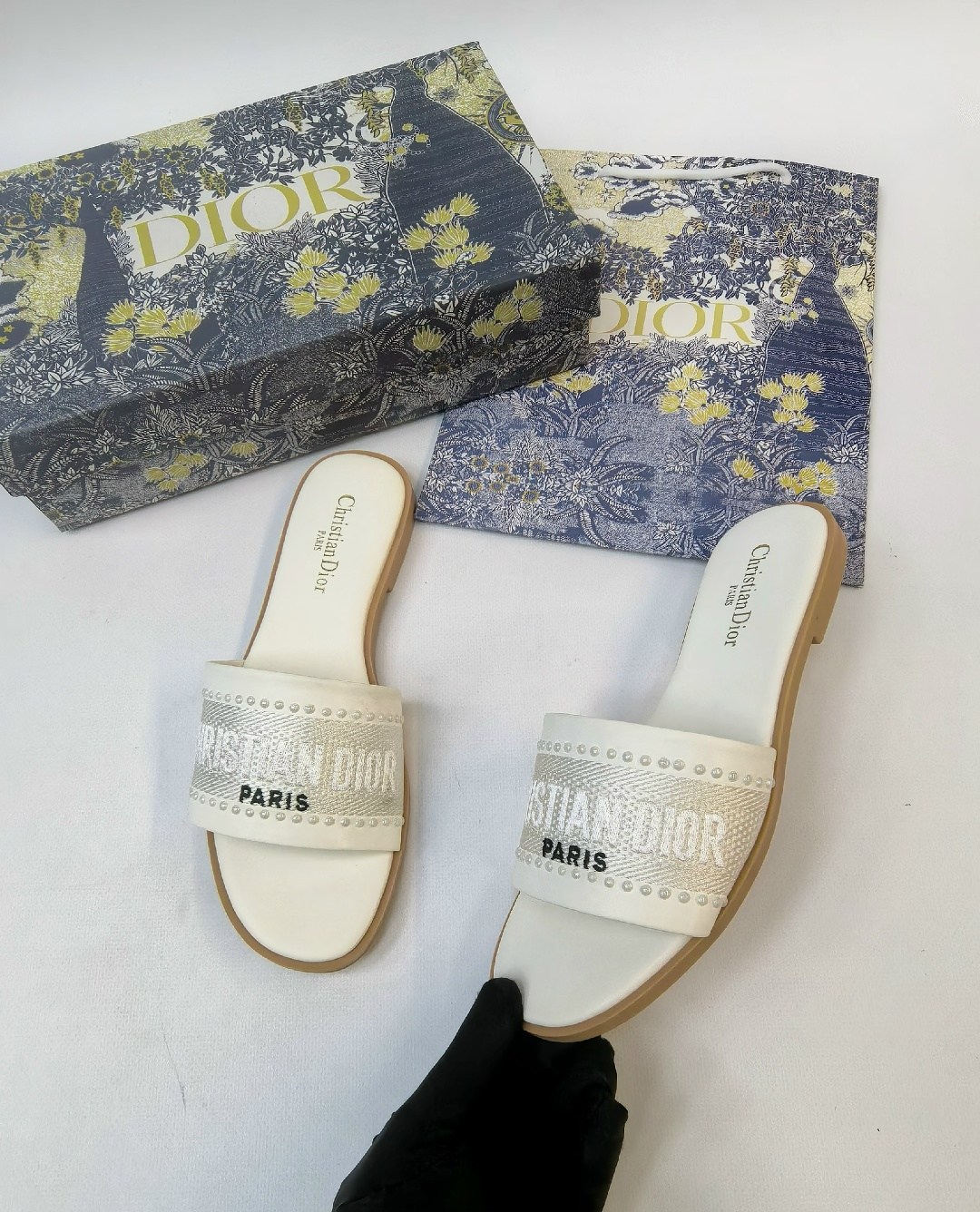 шлепанцы кристиан диор,шлепанцы christian dior,шлепки диор женские,шлепки диор,christian dior шлепанцы коллекция 2026