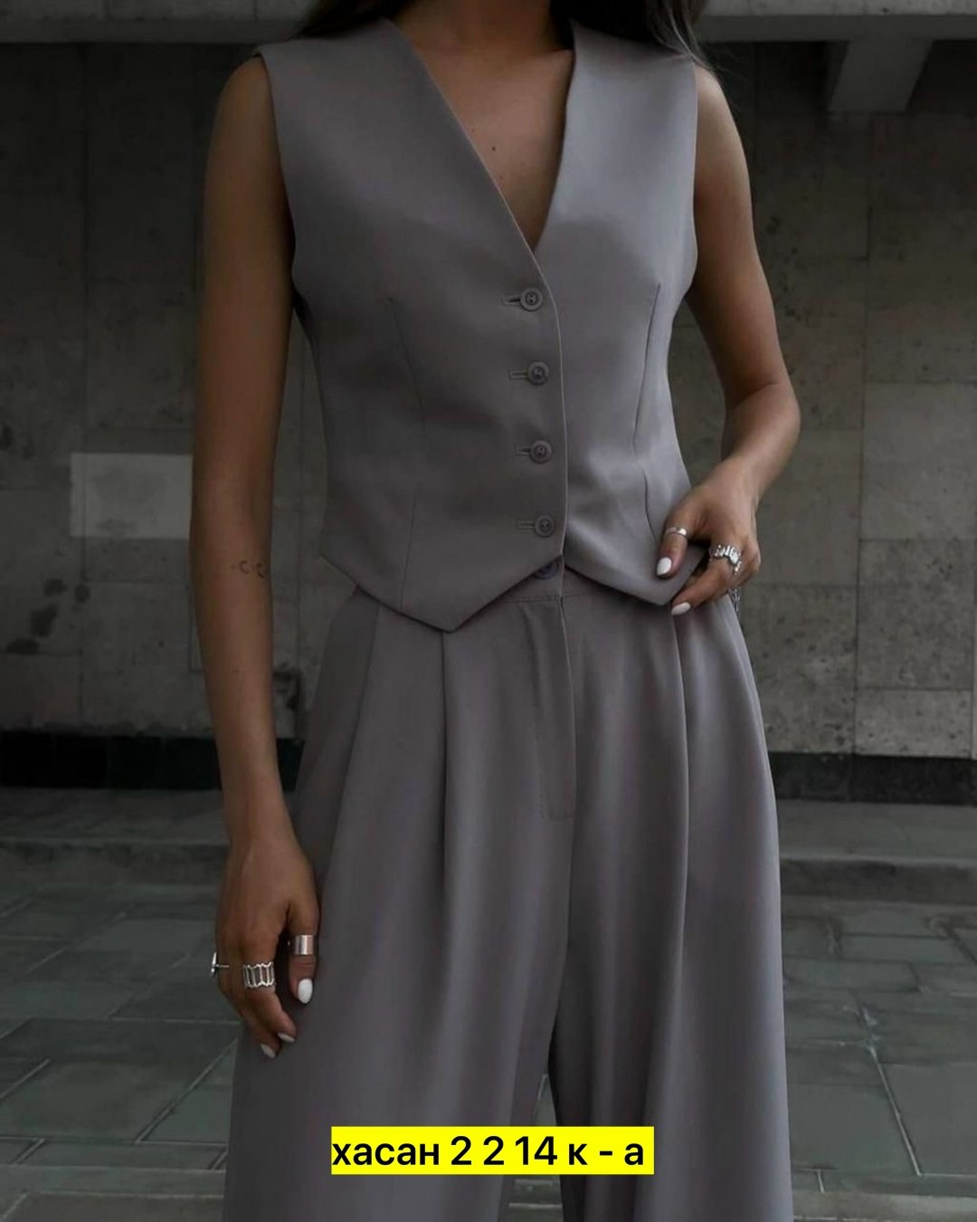 стильный женский брючный костюм с жилетом,костюм с жилетом брючный классический ne.skromno,костюм брючный с жилеткой деловой палаццо rushd цвет темно-серый,брючный костюм с жилетом,костюм двойка женск