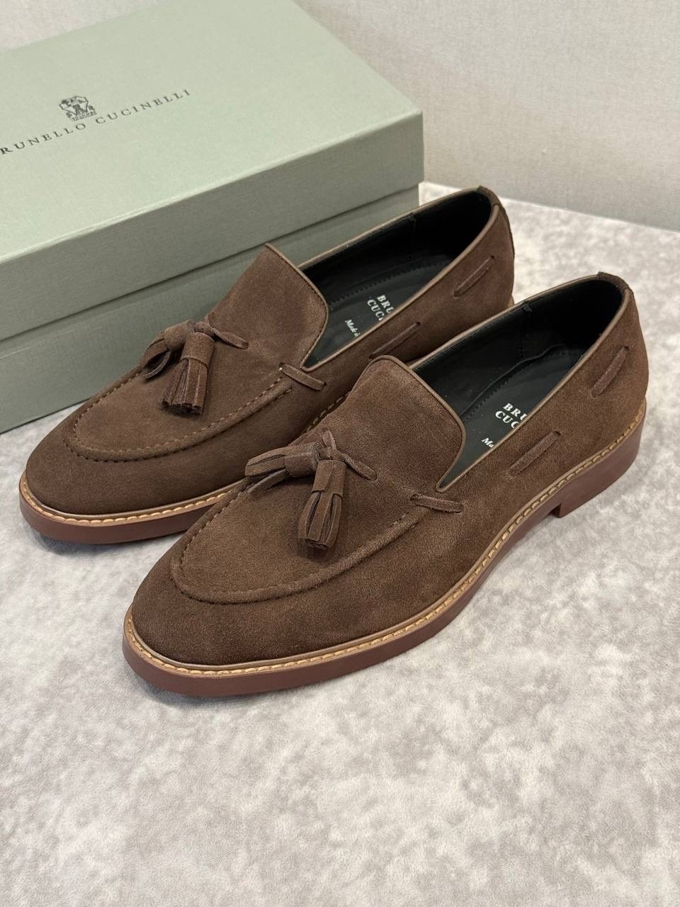 замшевые лоферы с кисточками brunello cucinelli,замшевые лоферы brunello cucinelli,,мужские замшевые лоферы,замшевые лоферы тёмно синие мужские