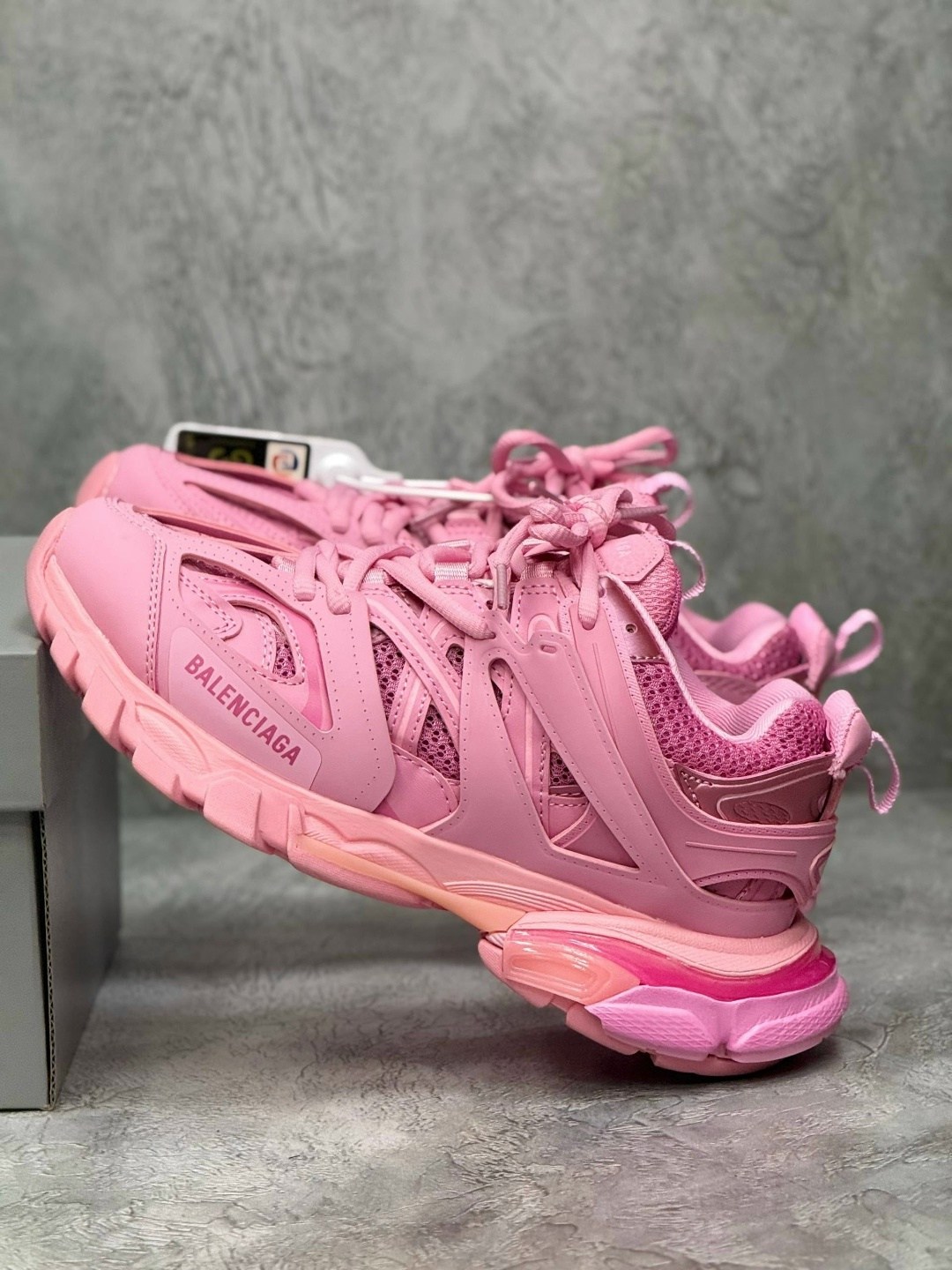 баленсиага кроссовки трек розовые,кроссовки женские balenciaga,balenciaga track pink,кроссовки баленсиага трек женские,женские кроссовки balenciaga track trainer pink