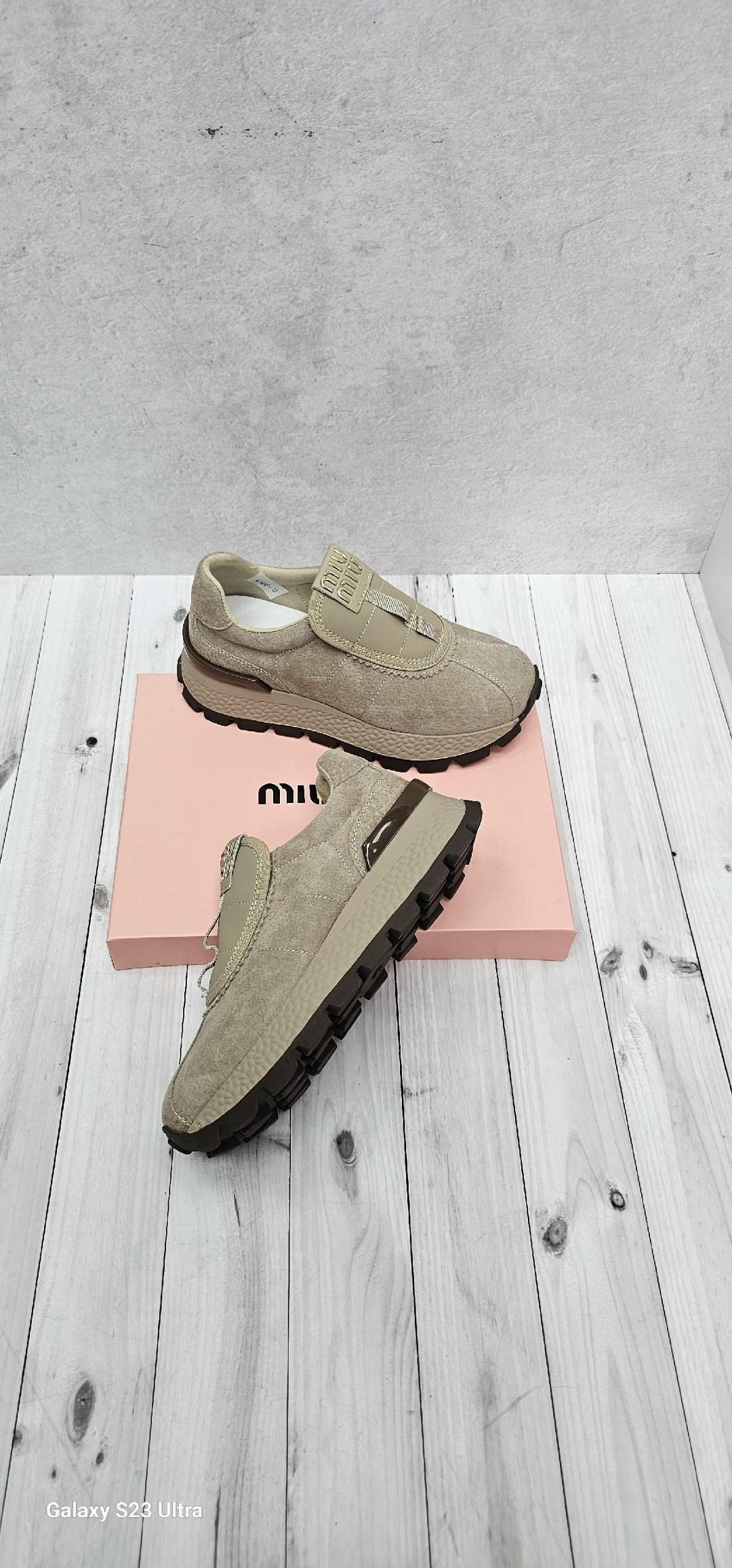 miu miu кроссовки женские,,кроссовки miu miu,женские кроссовки miu miu tyre молочные,кроссовки miu