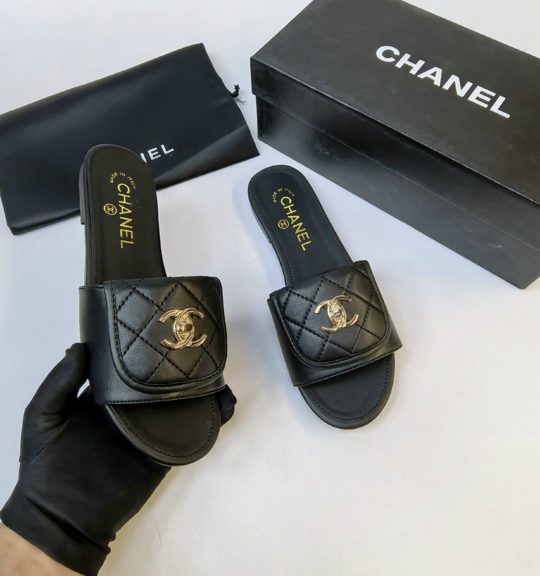 шлепанцы chanel,черные кожаные шлепки chanel,женские шлепанцы chanel,тапочки женские chanel,тапочки chanel