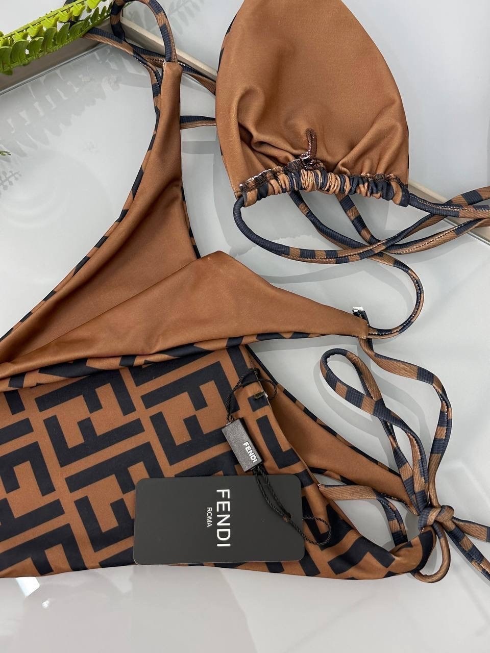 девушка,красивая брюнетка,красива девушка,модель с,купальник