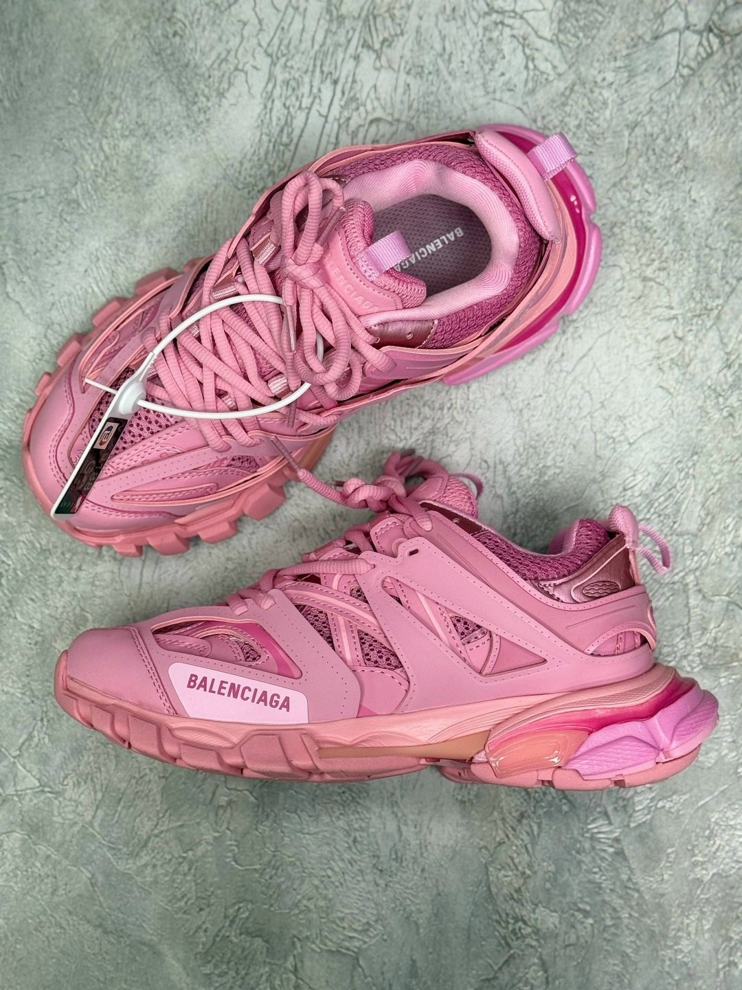 баленсиага кроссовки трек розовые,кроссовки женские balenciaga,balenciaga track pink,кроссовки баленсиага трек женские,женские кроссовки balenciaga track trainer pink