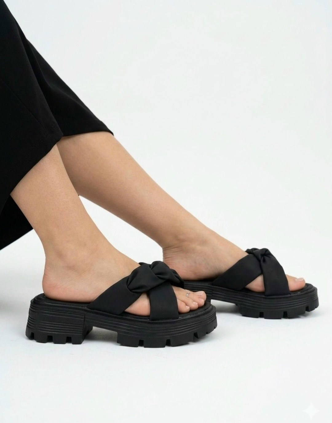 шлепанцы на платформе,женские сандалии,женские шлепанцы,массивные сандалии,сандалии на каблуке