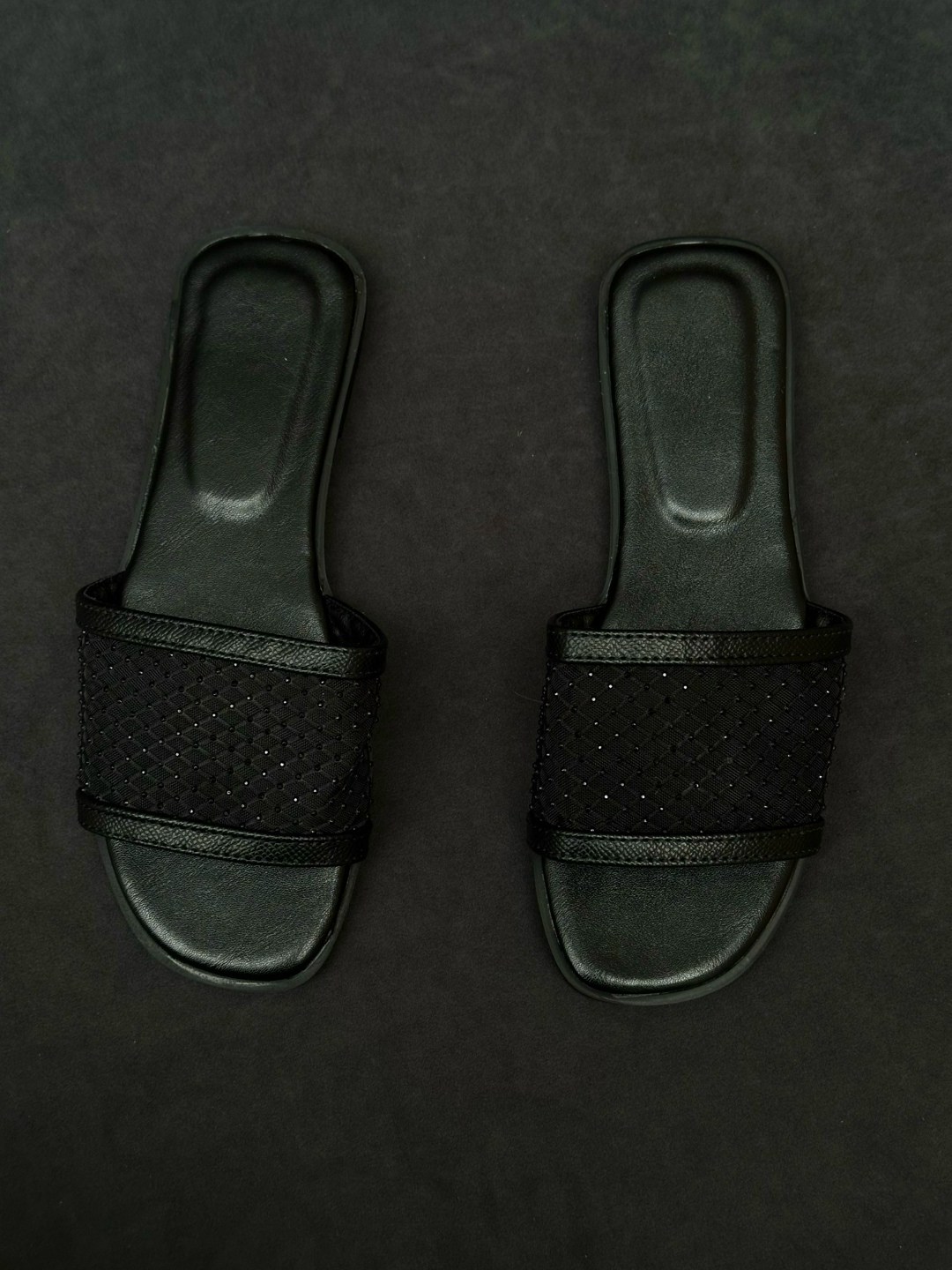 ,женские шлепанцы,тапочки модные,модные шлепанцы,женские тапки