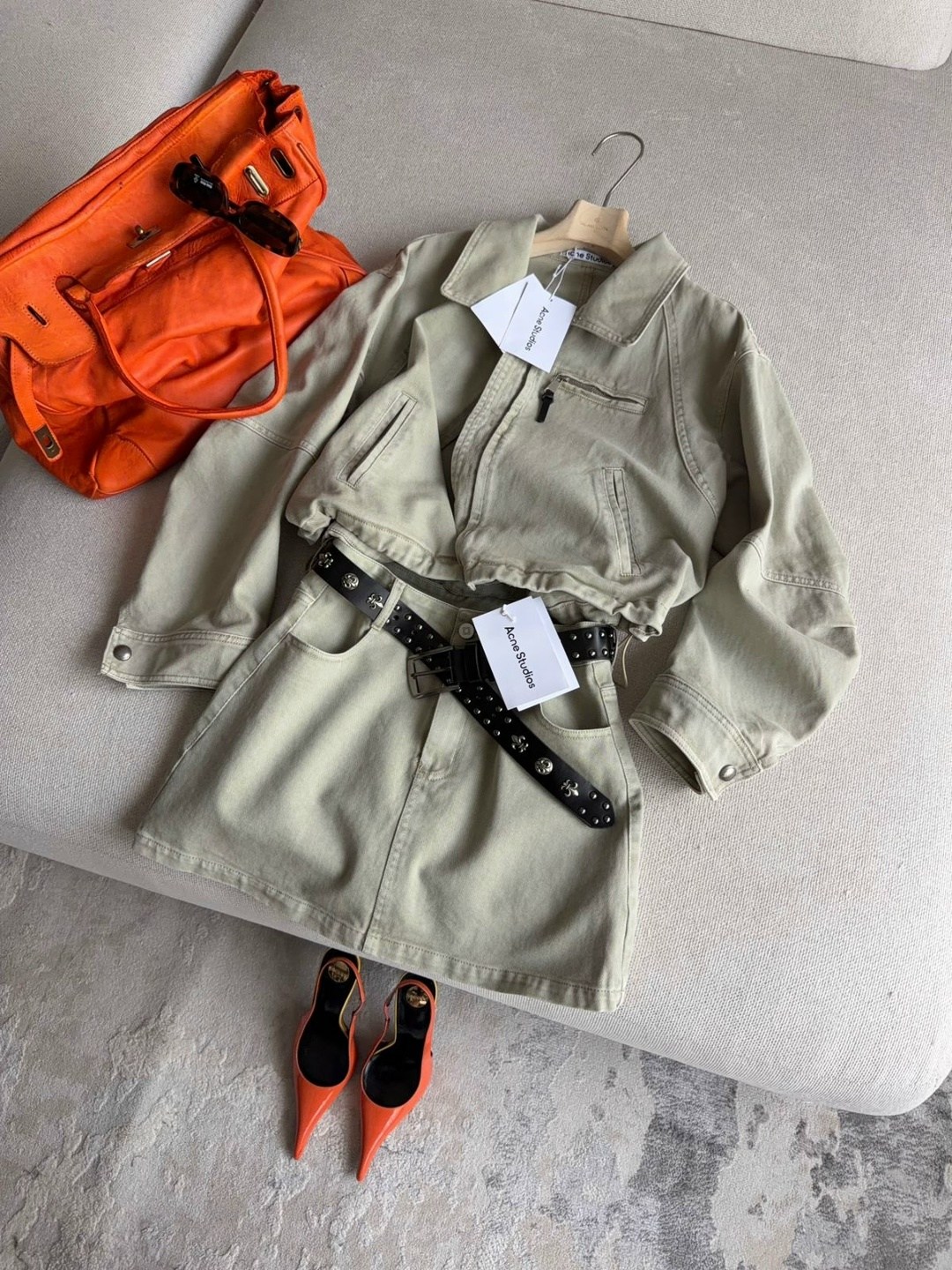 джинсовая куртка,куртка модная,женская джинсовая куртка,куртка,короткая куртка с карманами