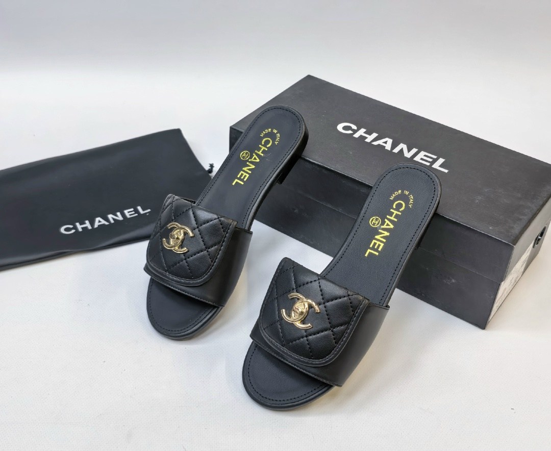 шлепанцы chanel,черные кожаные шлепки chanel,женские шлепанцы chanel,тапочки женские chanel,тапочки chanel