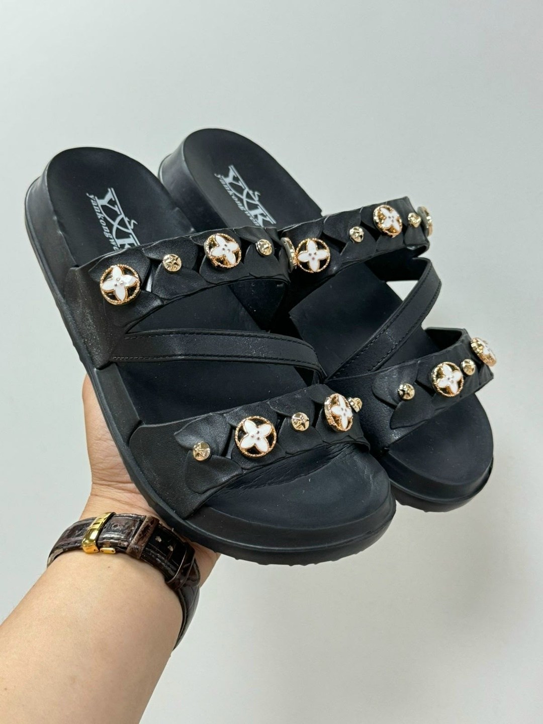 ,женские шлепанцы,модные шлепанцы,шлепки женские,женская