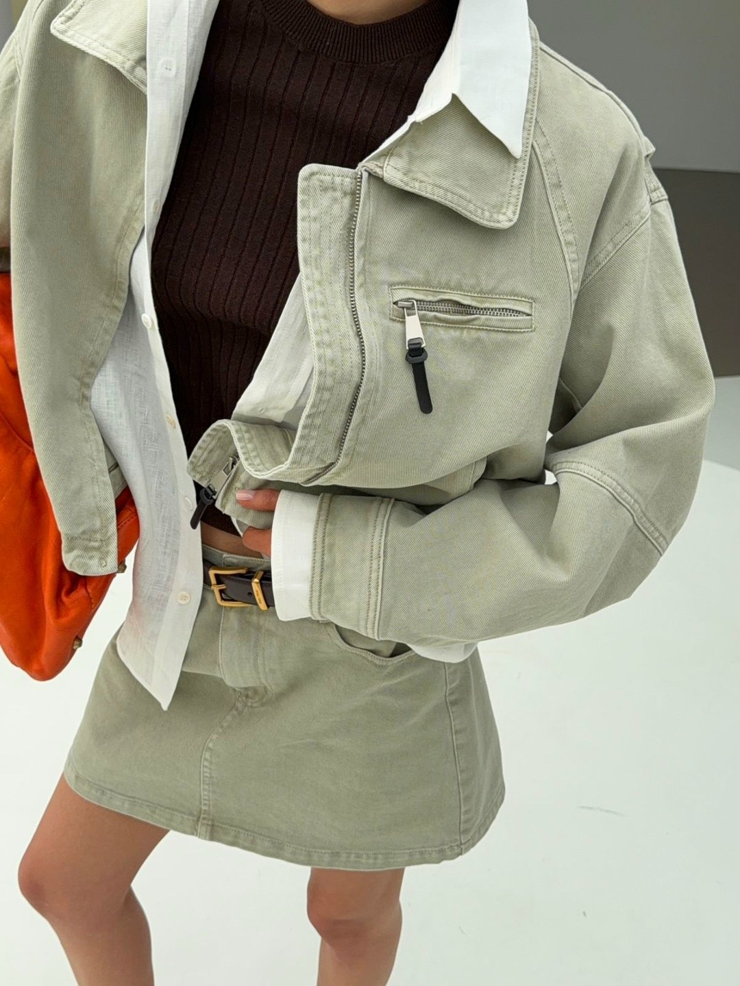 джинсовая куртка,куртка модная,женская джинсовая куртка,куртка,короткая куртка с карманами