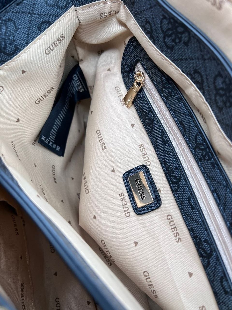 сумка женская guess,сумка guess,сумка женская guess lux,сумка guess тоут,сумка guess c g логотипом светло-серый 33х23х15 см