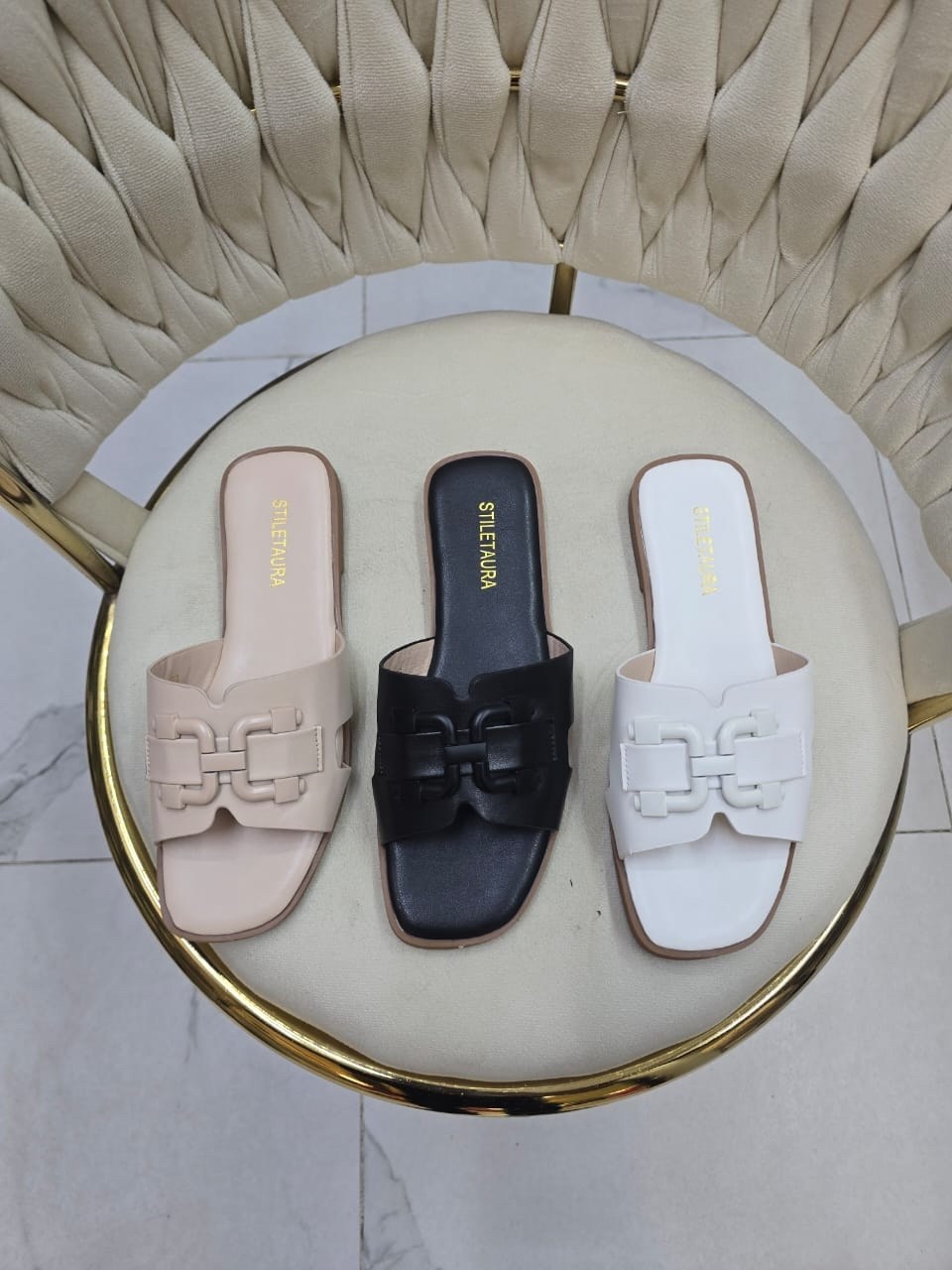 ,шлепанцы женские,модные тапочки,модные шлепанцы,сандалии