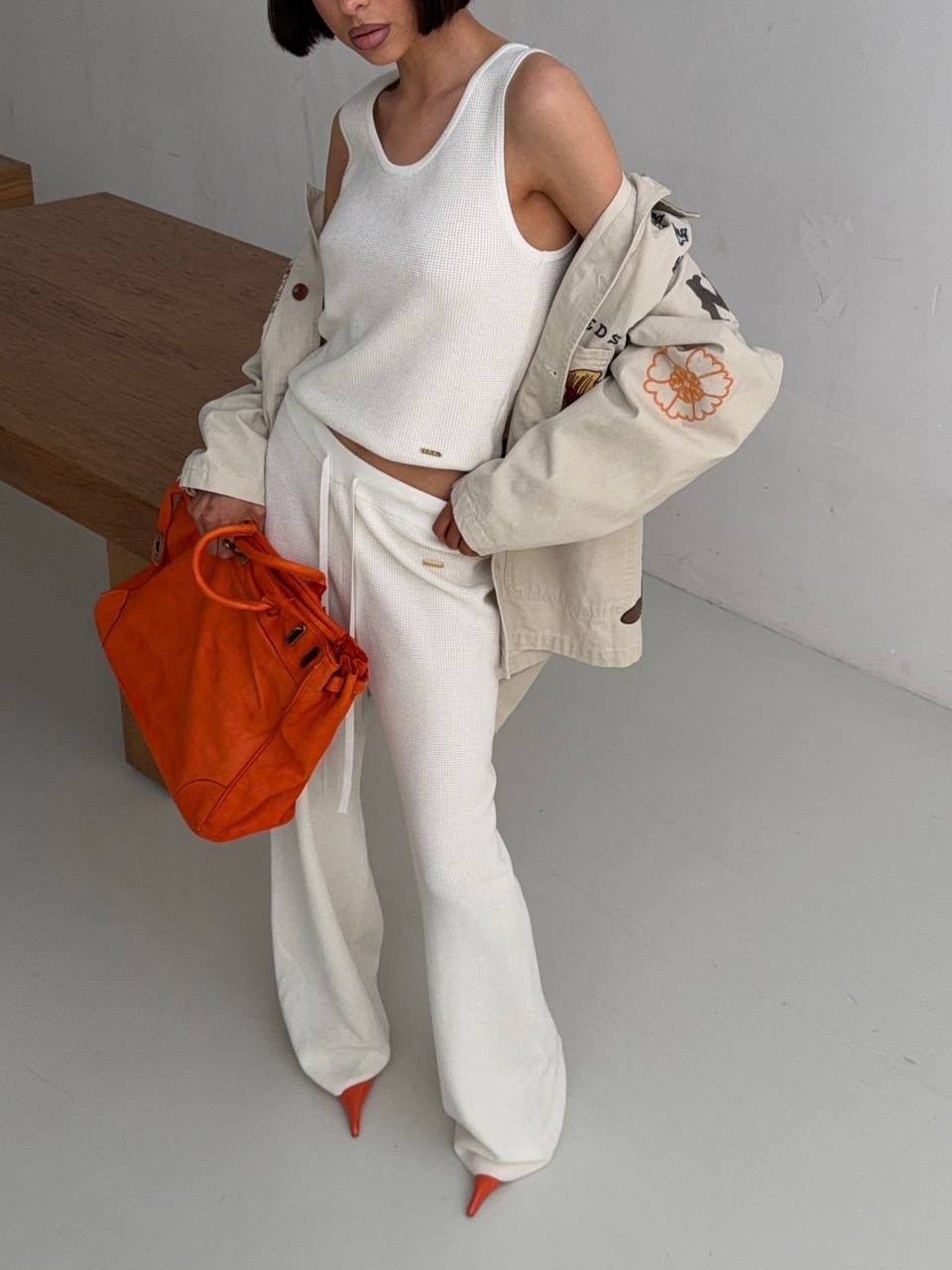 трикотажные брюки,брюки модные,брюки комплект,белые брюки