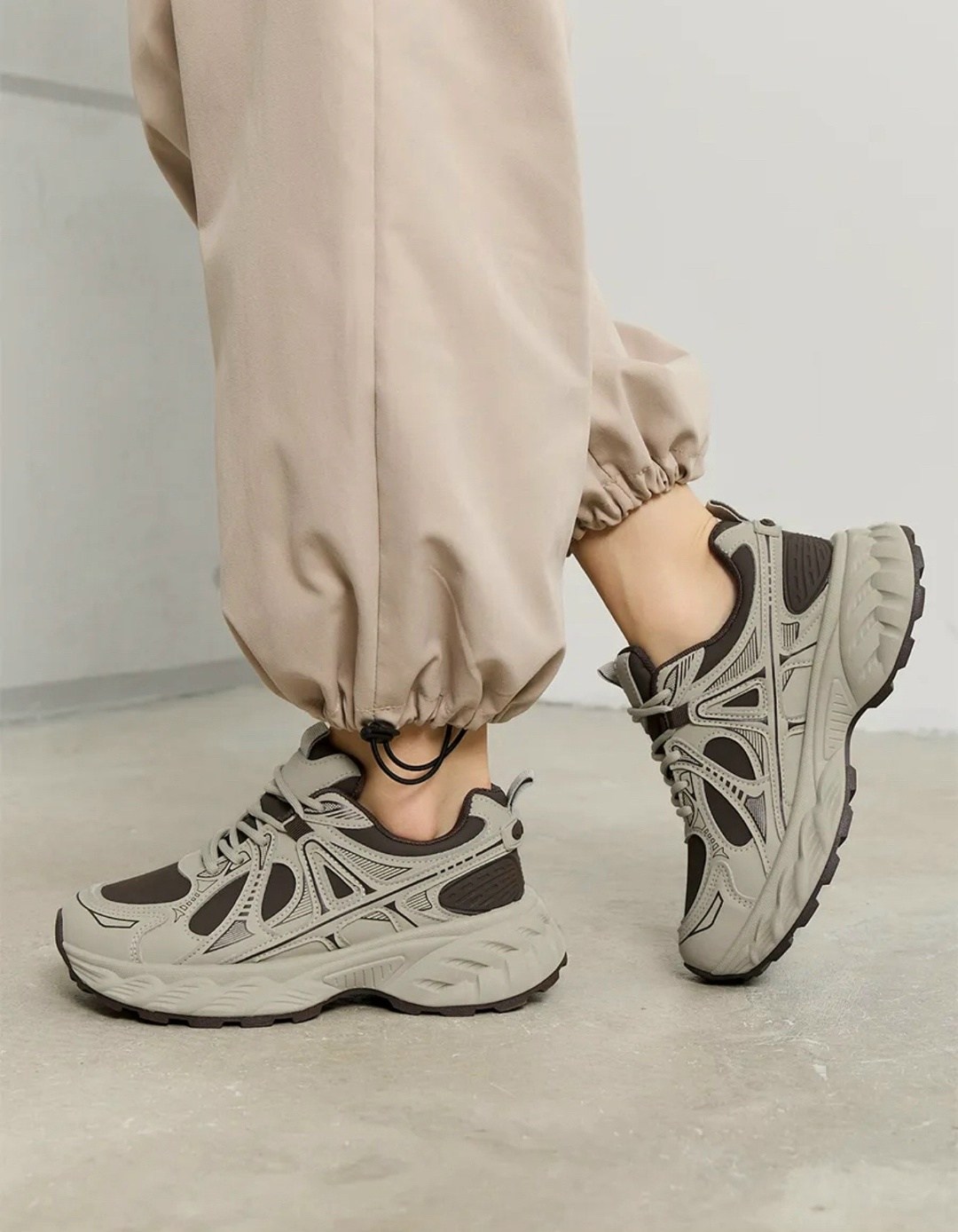 ,женские кроссовки,модные кроссовки,кроссовки летние тренд,повседневные кроссовки