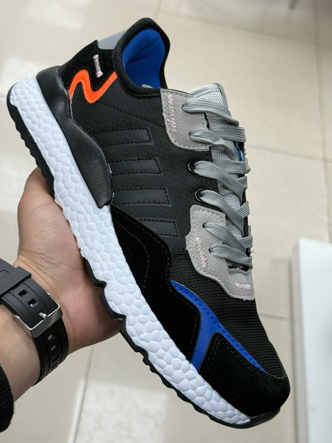 кроссовки adidas,кроссовки adidas nite jogger,адидас найт джогер кроссовки черно белые,кроссовки адидас zx 700 мужские,кроссовки adidas мужские