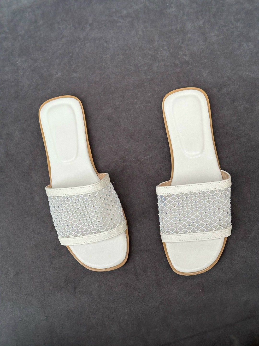 ,женские шлепанцы,тапочки модные,модные шлепанцы,женские тапки