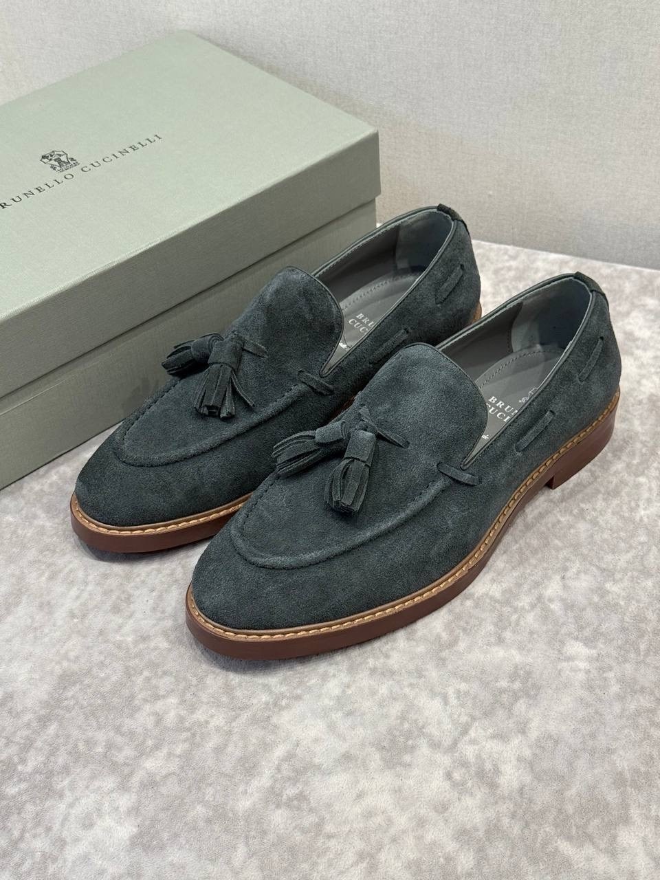замшевые лоферы с кисточками brunello cucinelli,замшевые лоферы brunello cucinelli,,мужские замшевые лоферы,замшевые лоферы тёмно синие мужские