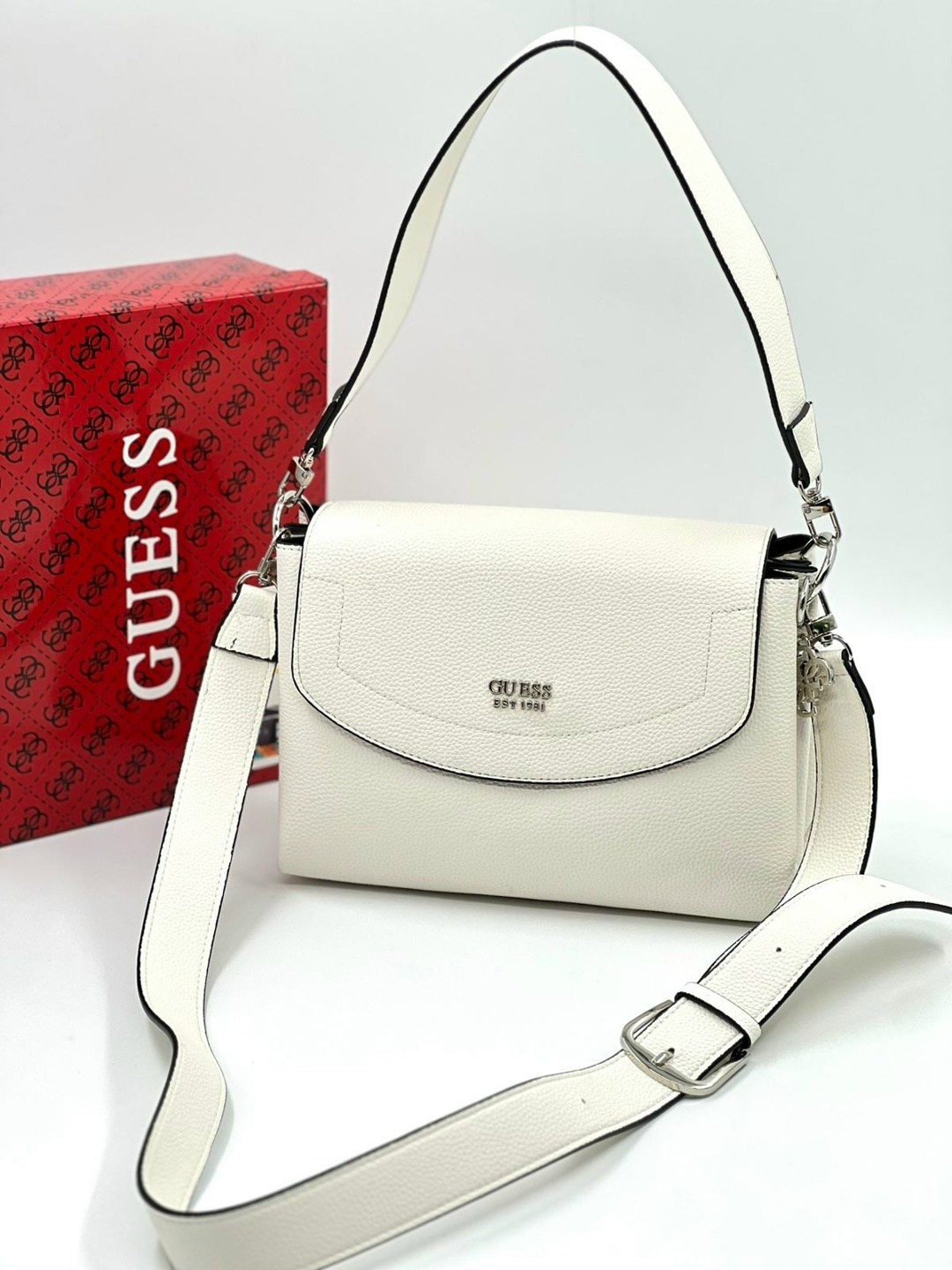 белая сумка guess,сумка женская guess,guess сумка,сумка guess женская белая,сумка guess оригинал