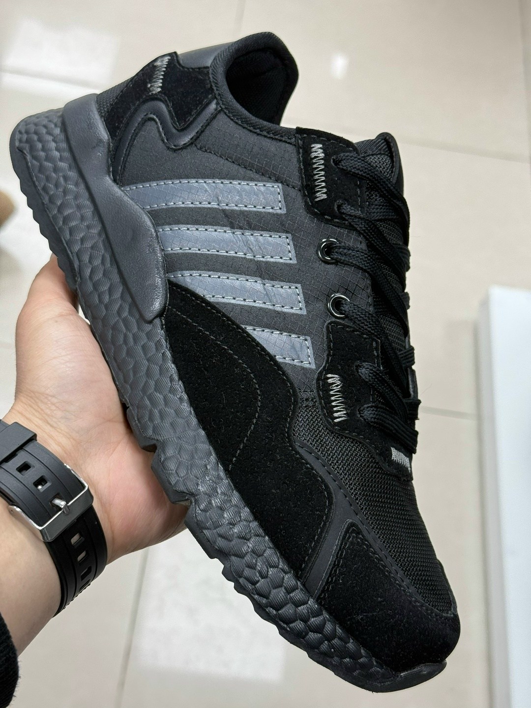 кроссовки adidas,кроссовки adidas nite jogger,адидас найт джогер кроссовки черно белые,кроссовки адидас zx 700 мужские,кроссовки adidas мужские